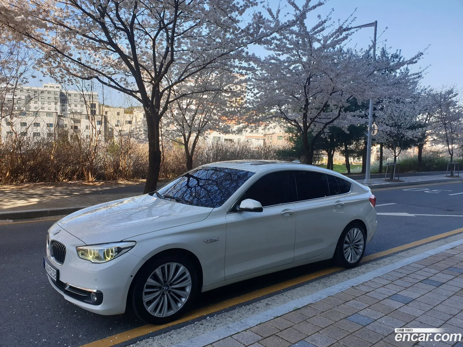 BMW 5 Series GT 2014 — 14