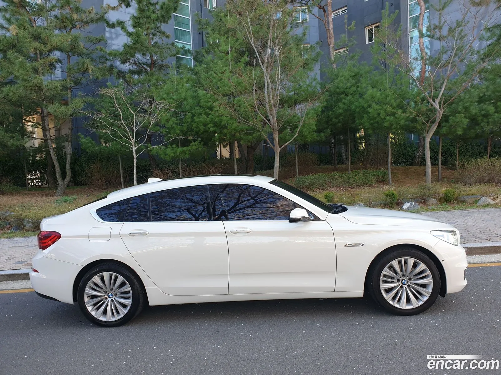BMW 5 Series GT 2014 — 11