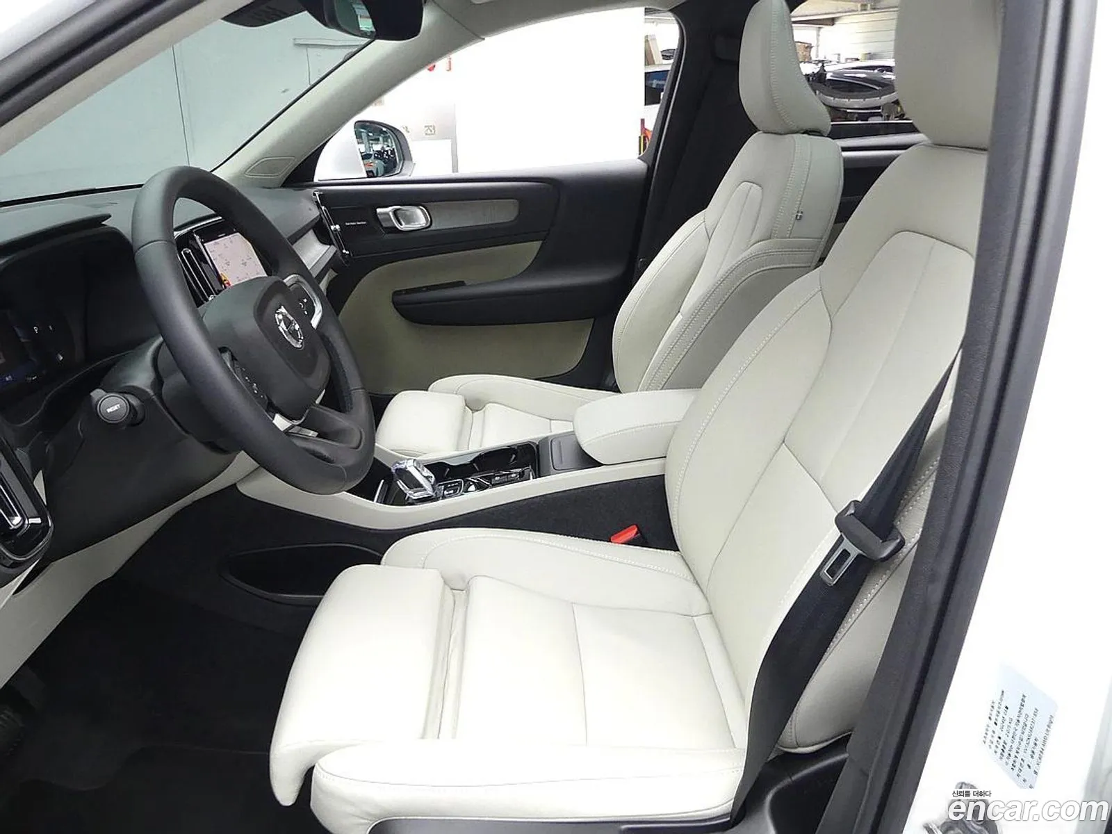 Volvo XC40 2024 — 14