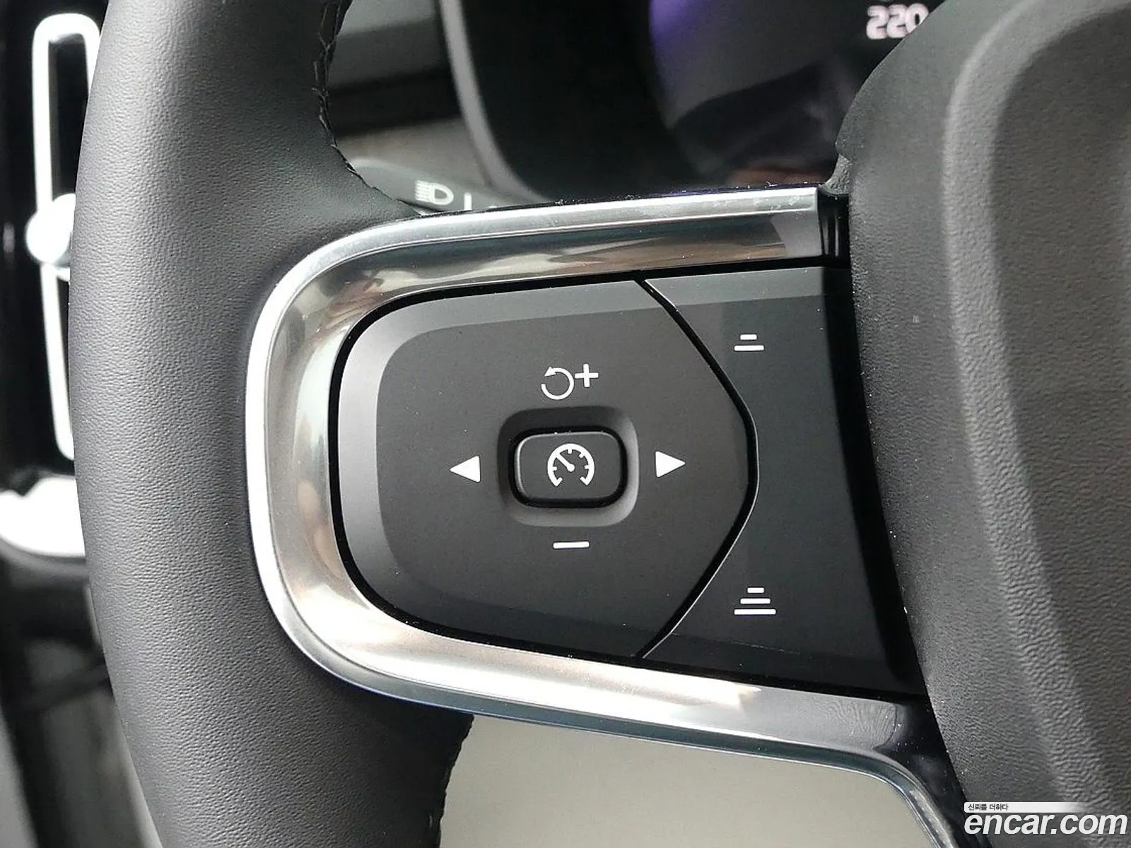 Volvo XC40 2024 — 4