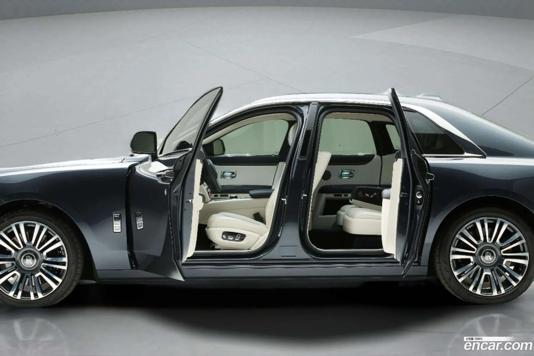 Rolls-Royce Ghost 2021 — 11