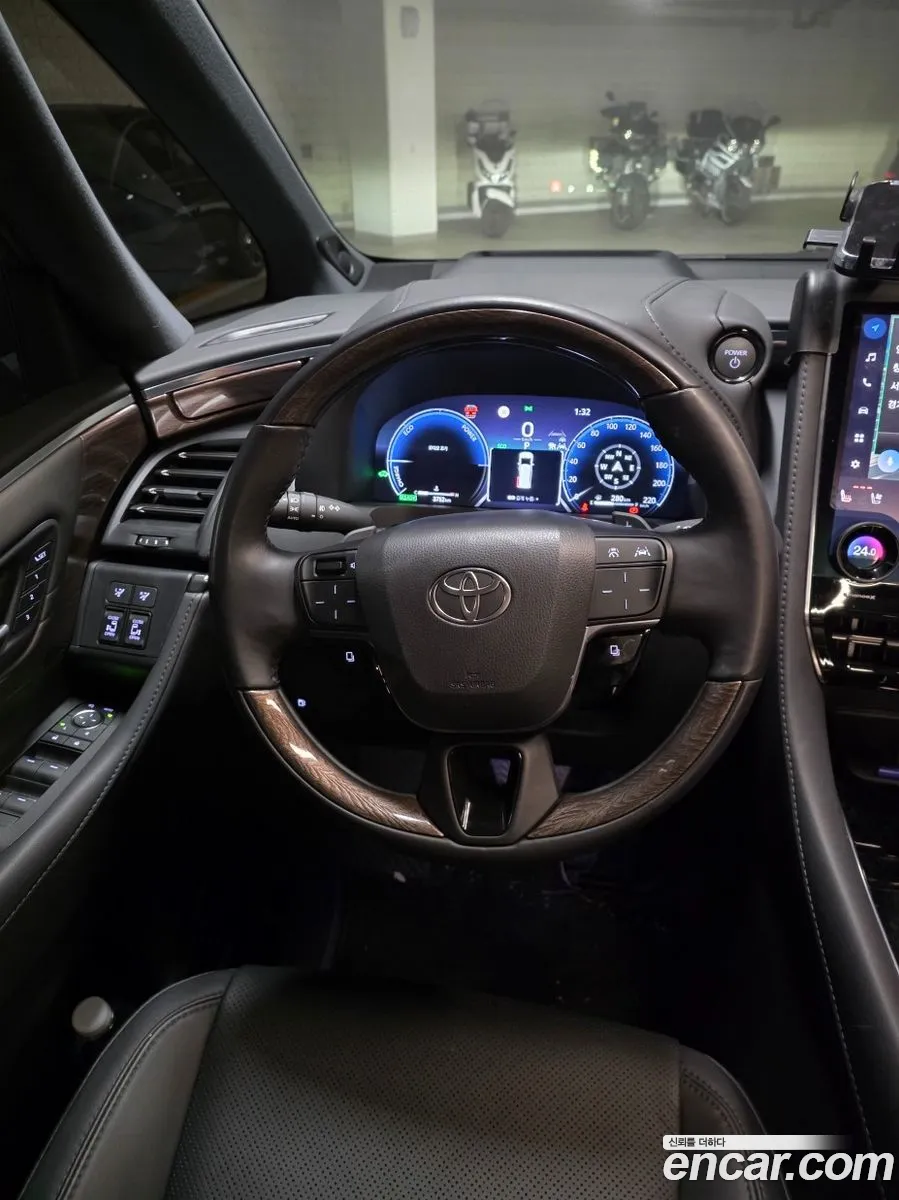 Toyota Alphard 2024 — 5