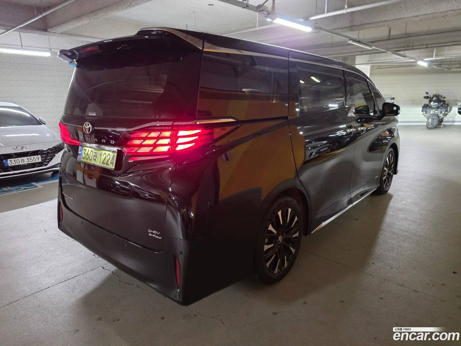 Toyota Alphard 2024 — 10