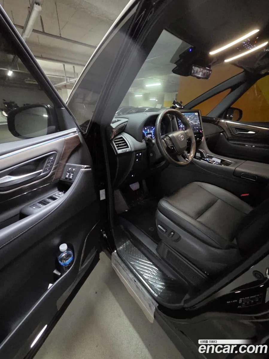 Toyota Alphard 2024 — 12