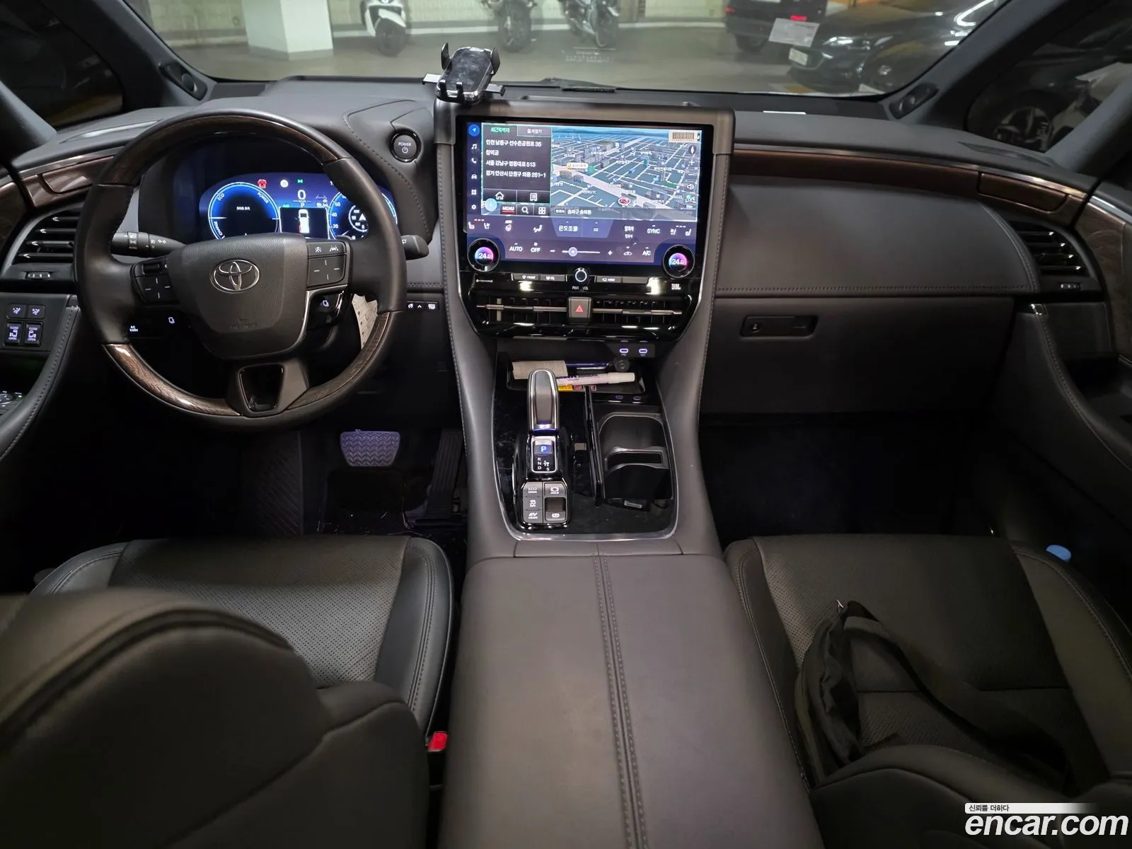Toyota Alphard 2024 — 7