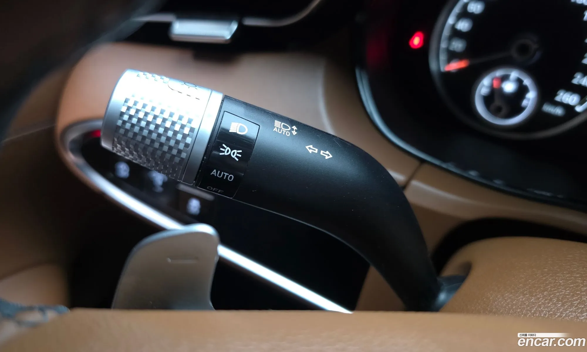 Genesis GV70 2023 — 28