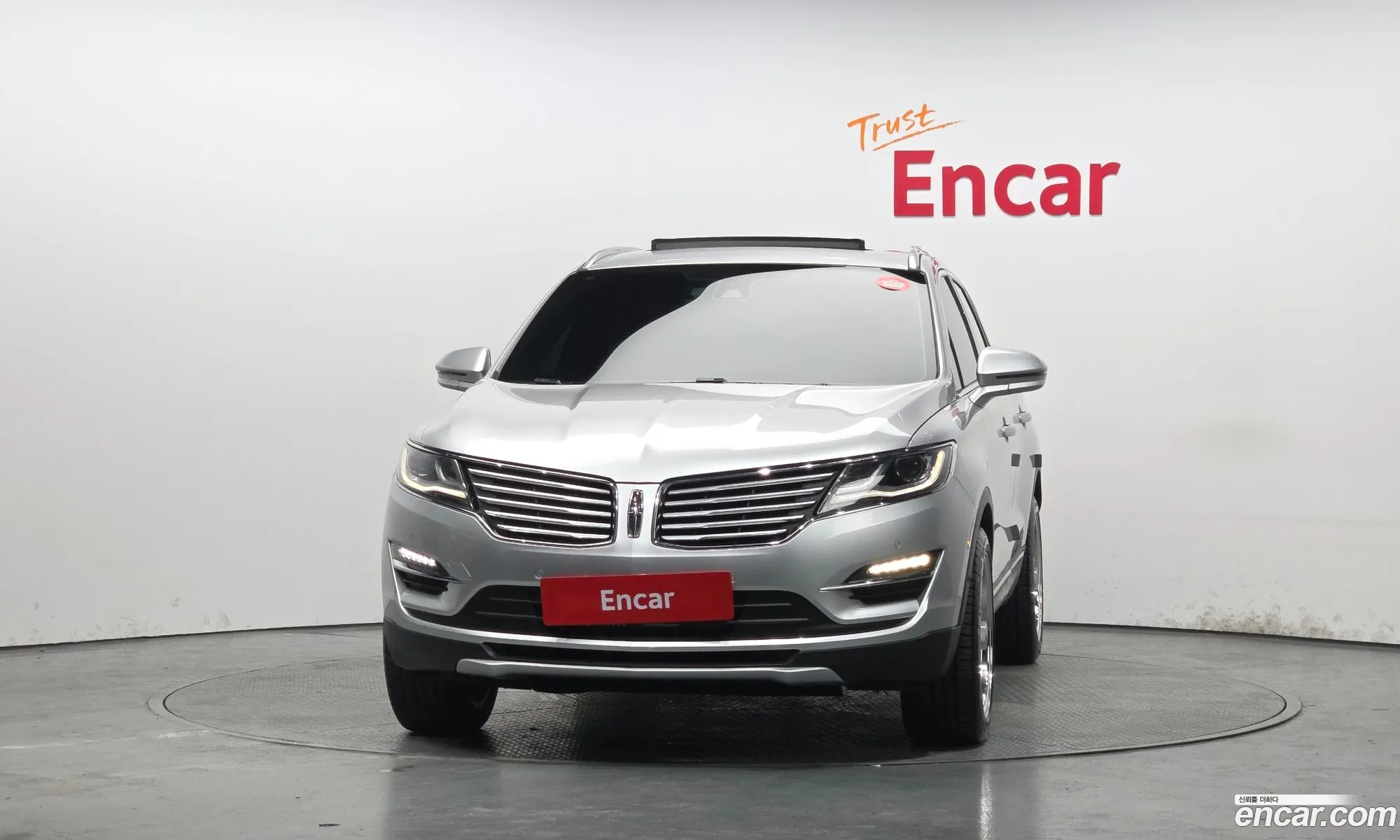 Lincoln MKC 2018 5LMCJ3D96JUL28448 — 19