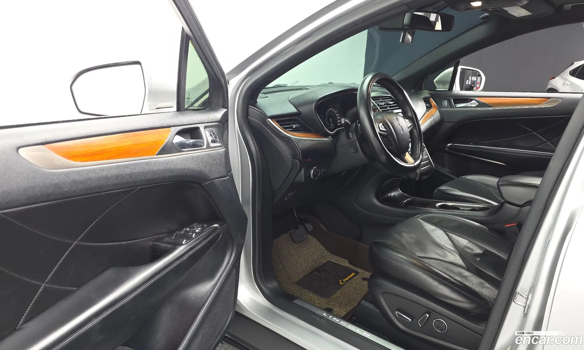 Lincoln MKC 2018 5LMCJ3D96JUL28448 — 20