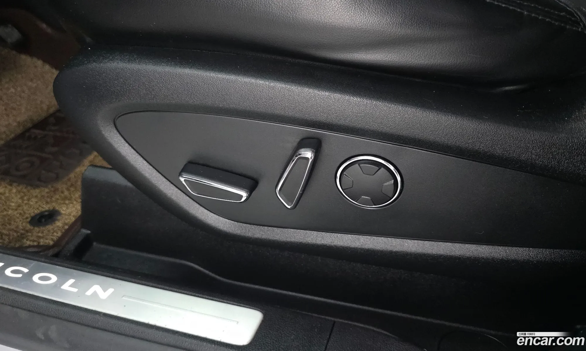 Lincoln MKC 2018 5LMCJ3D96JUL28448 — 30