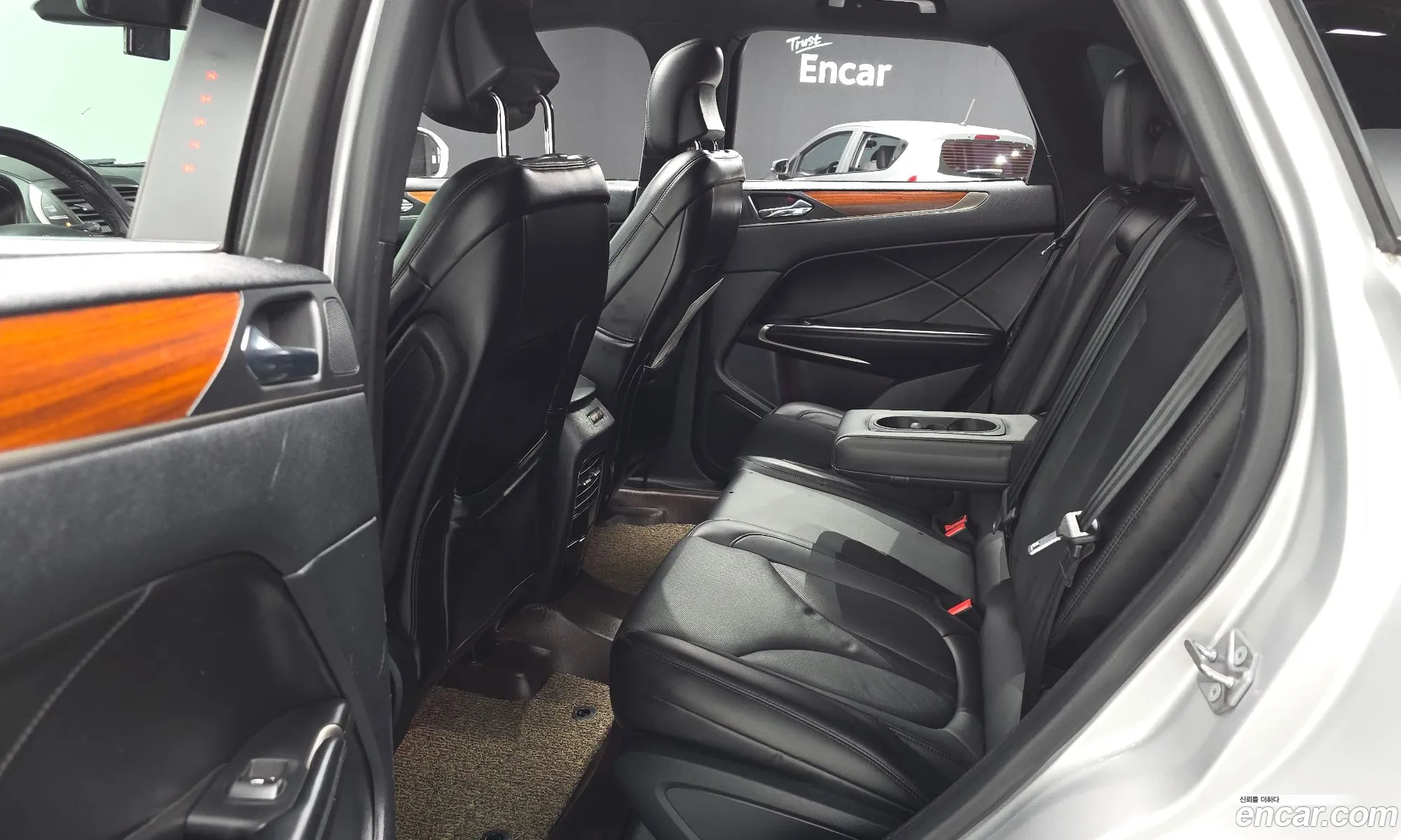 Lincoln MKC 2018 5LMCJ3D96JUL28448 — 10