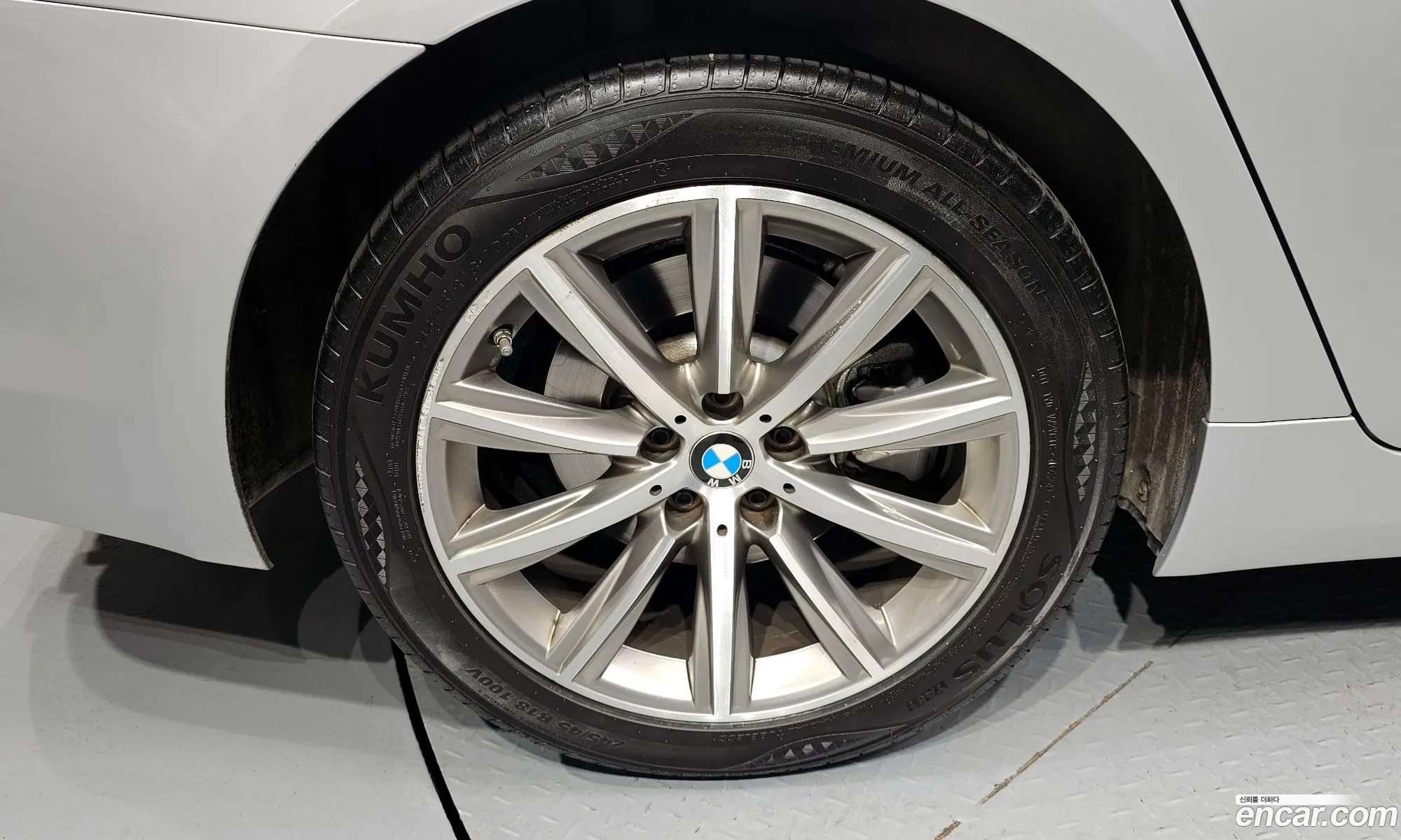 BMW 5 Series 2018 WBAJK7100JBP72393 — 16