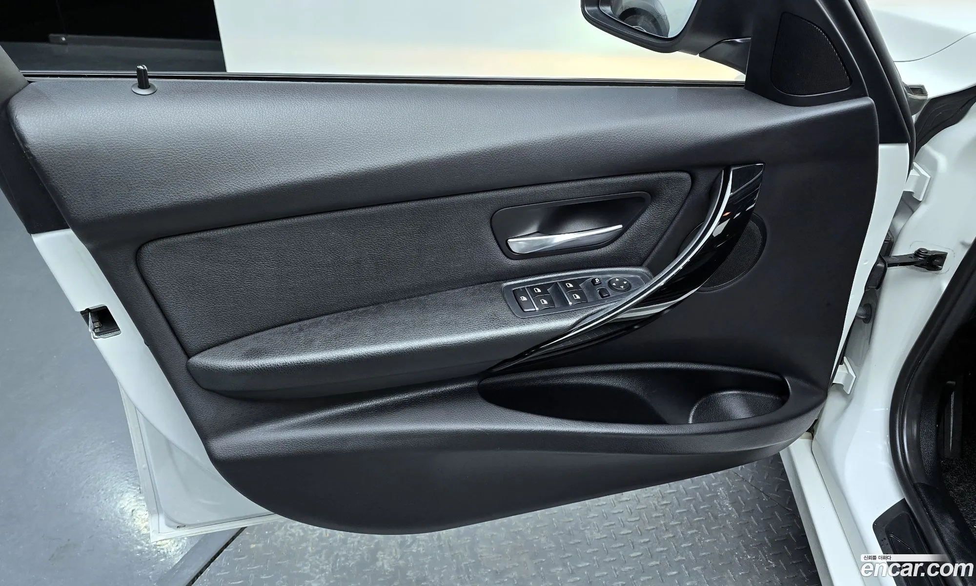 BMW 3 Series 2018 WBA8C5106JA075400 — 6