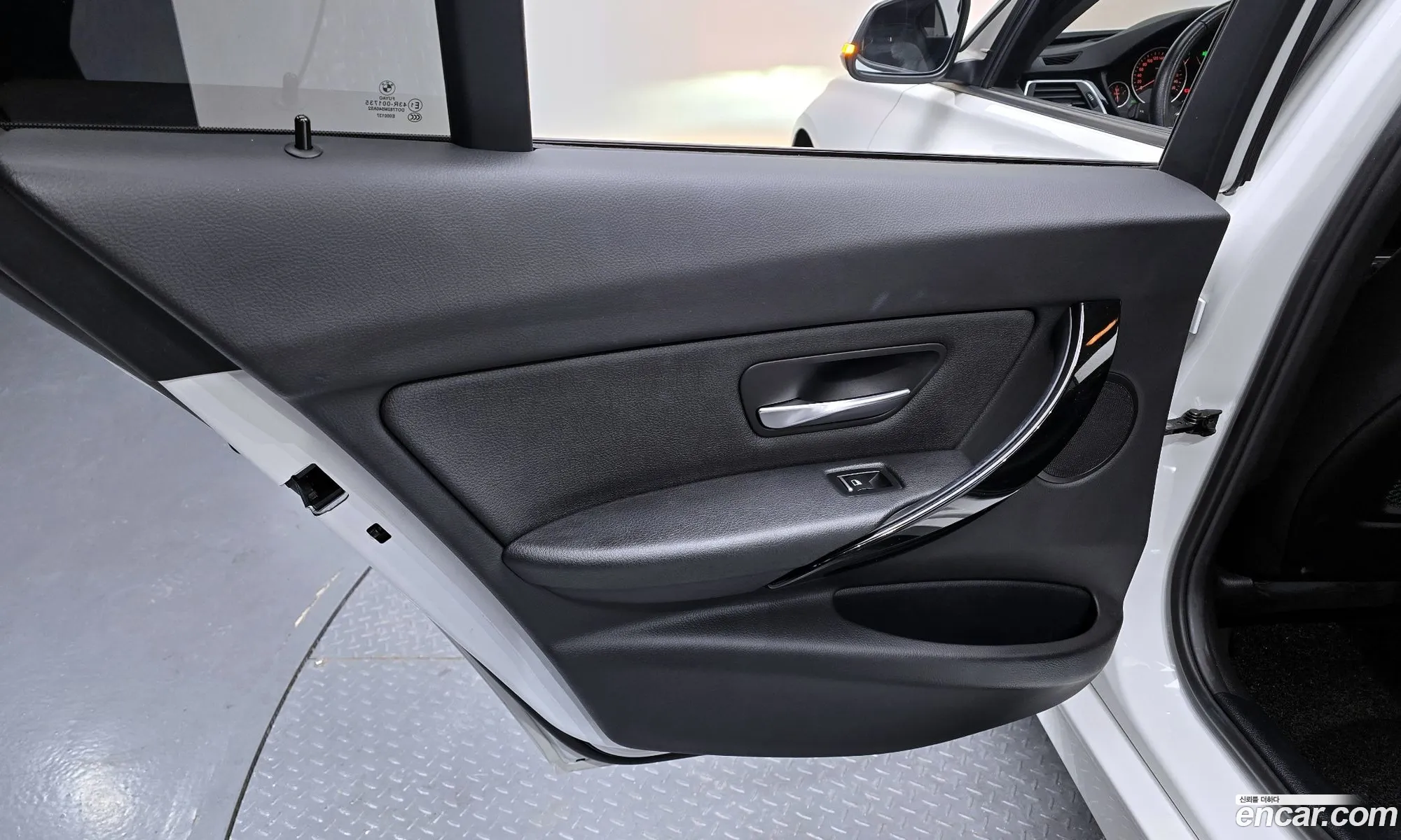 BMW 3 Series 2018 WBA8C5106JA075400 — 12
