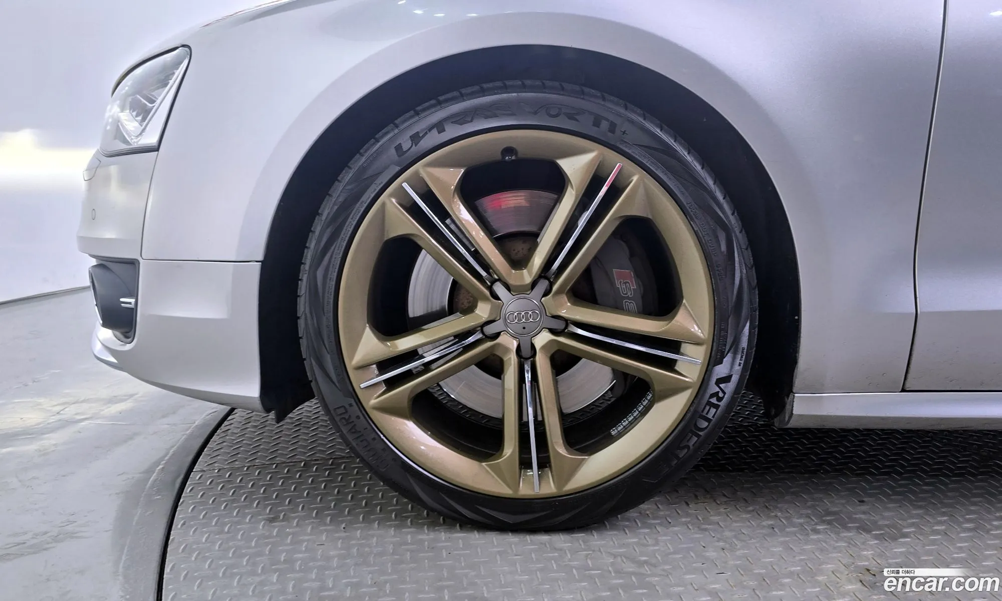 Audi S8 2013 WAUZZZ4H3DN014689 — 16