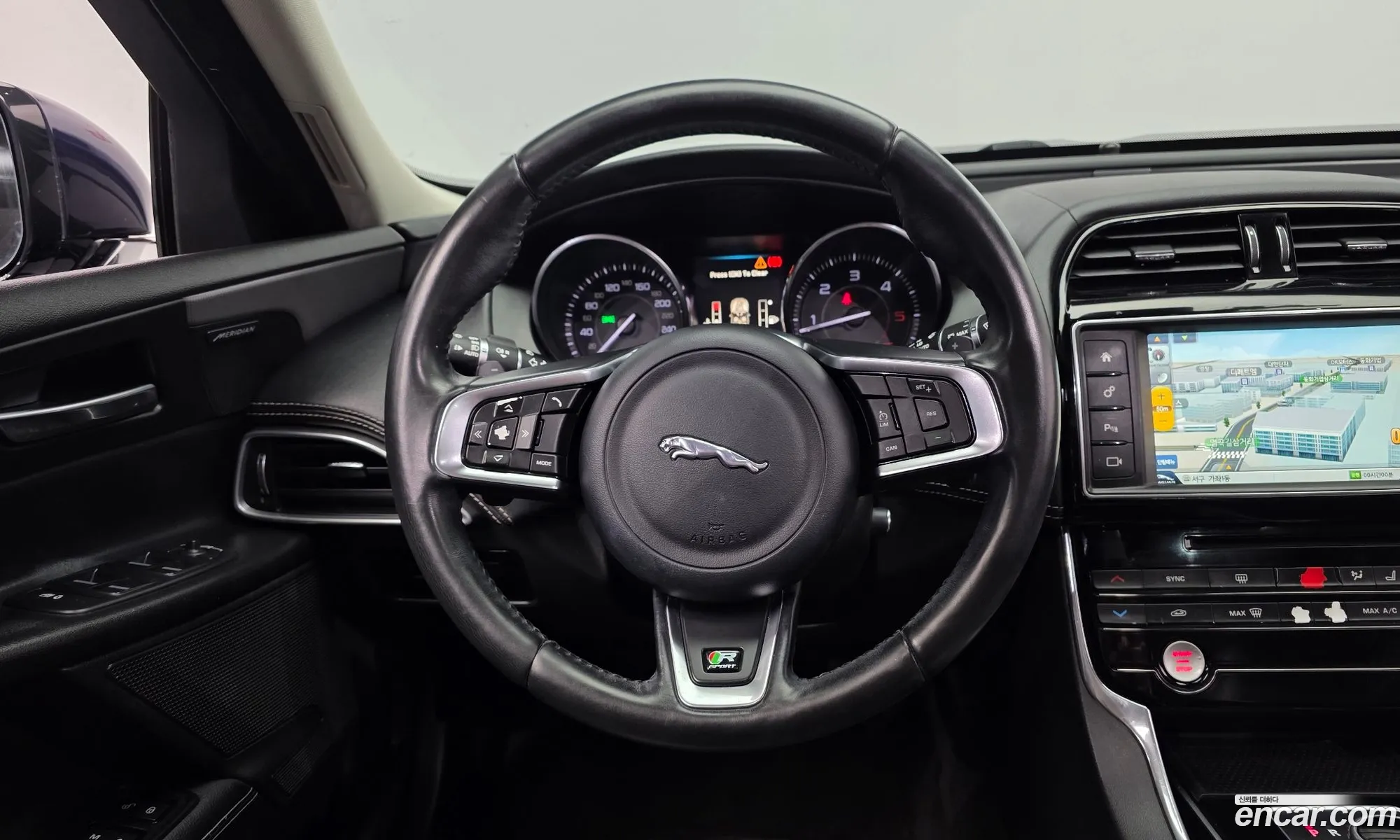 Jaguar XE 2016 SAJAB4BN1GA923852 — 14