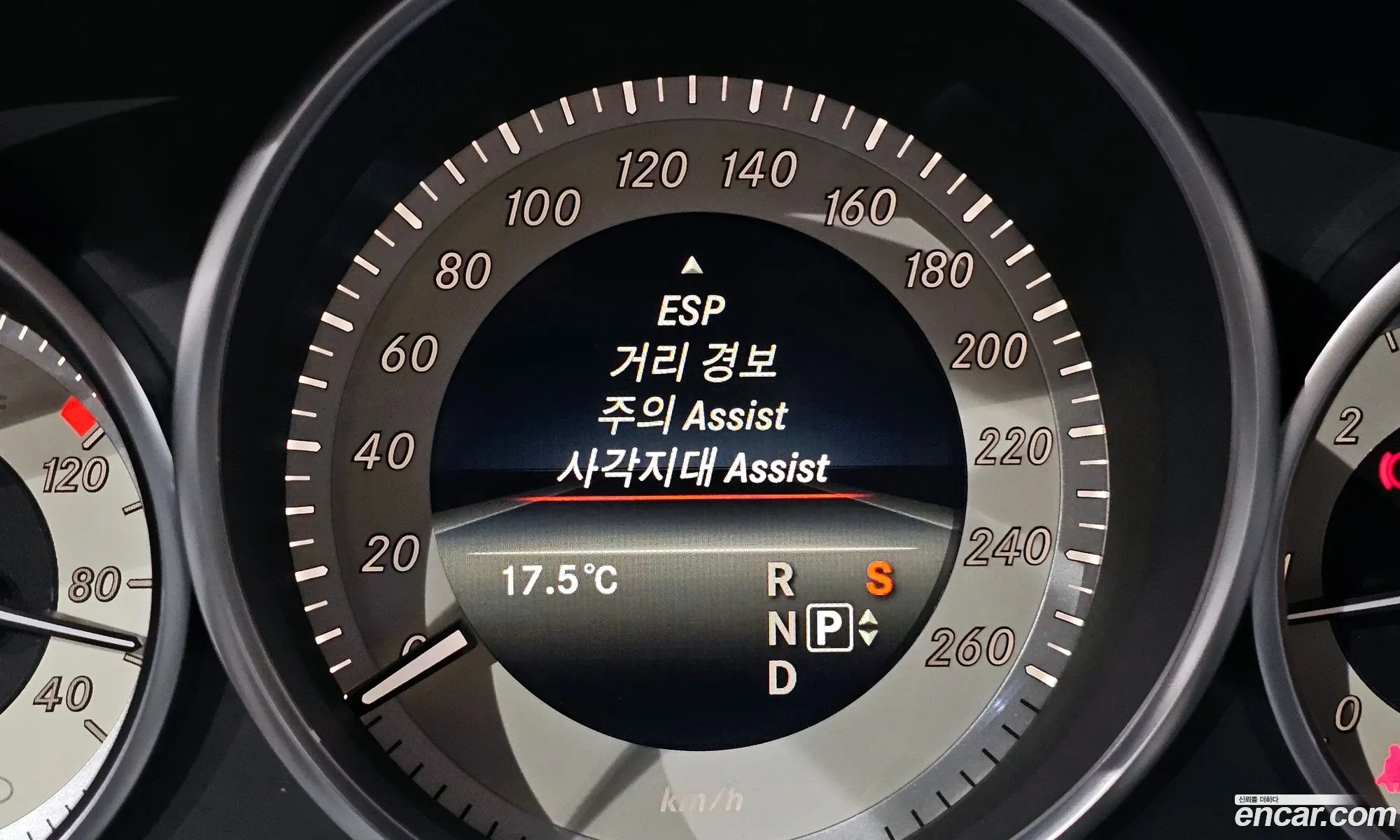 Mercedes-Benz E-Class W212 2014 WDDHF8CB0EB001048 — 12