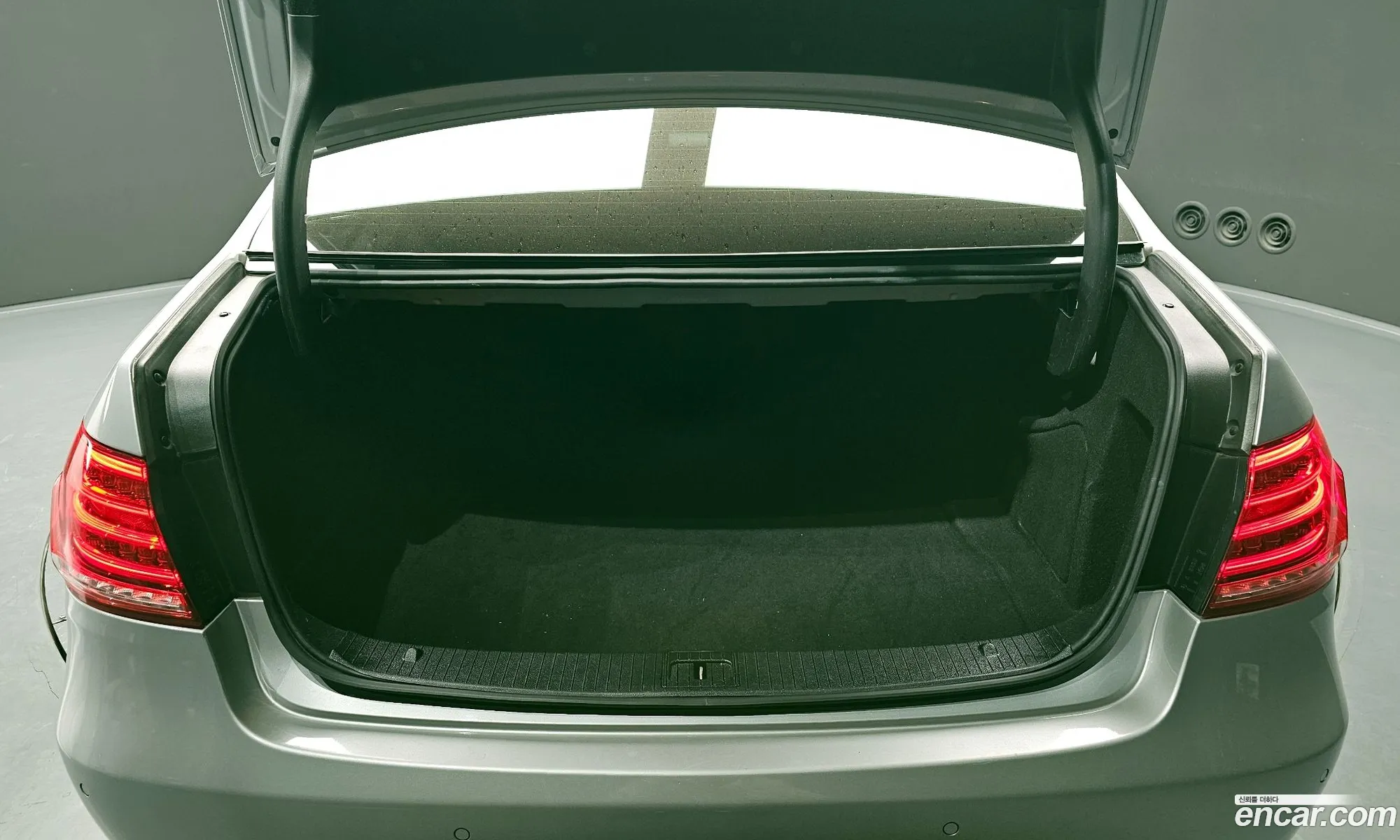 Mercedes-Benz E-Class W212 2014 WDDHF8CB0EB001048 — 9