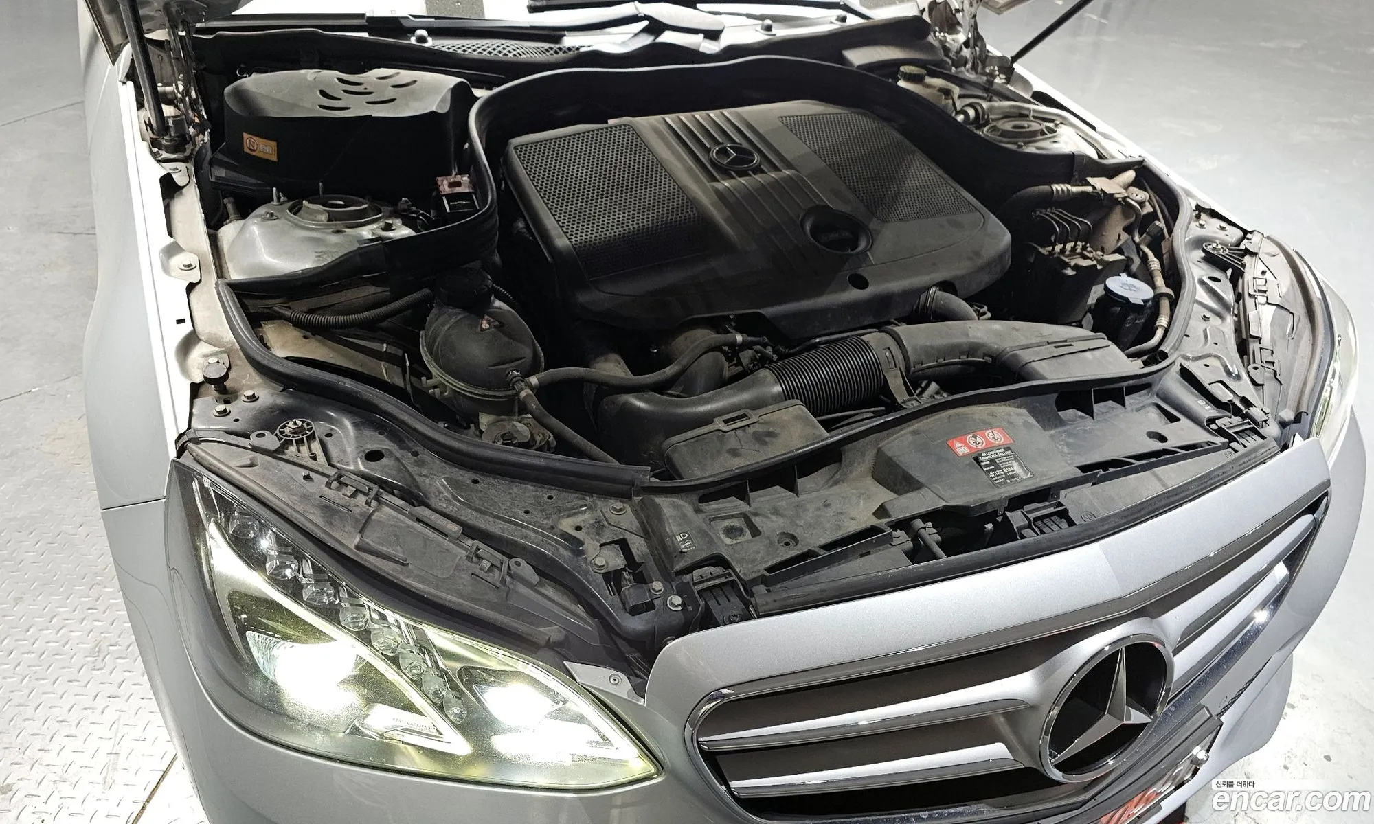 Mercedes-Benz E-Class W212 2014 WDDHF8CB0EB001048 — 8