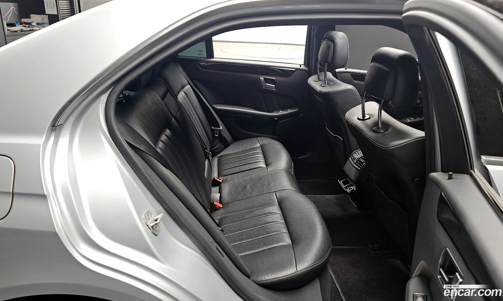 Mercedes-Benz E-Class W212 2014 WDDHF8CB0EB001048 — 17
