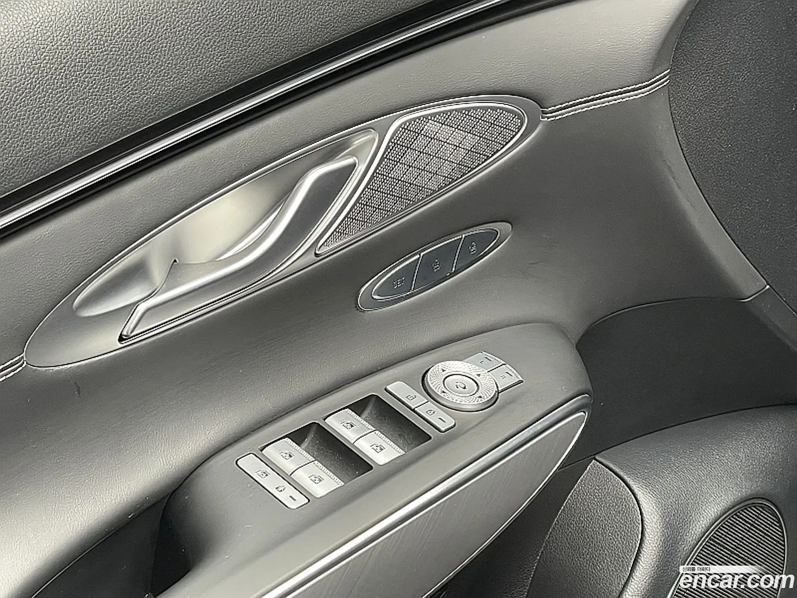 Genesis Electrified GV70 2022 — 19