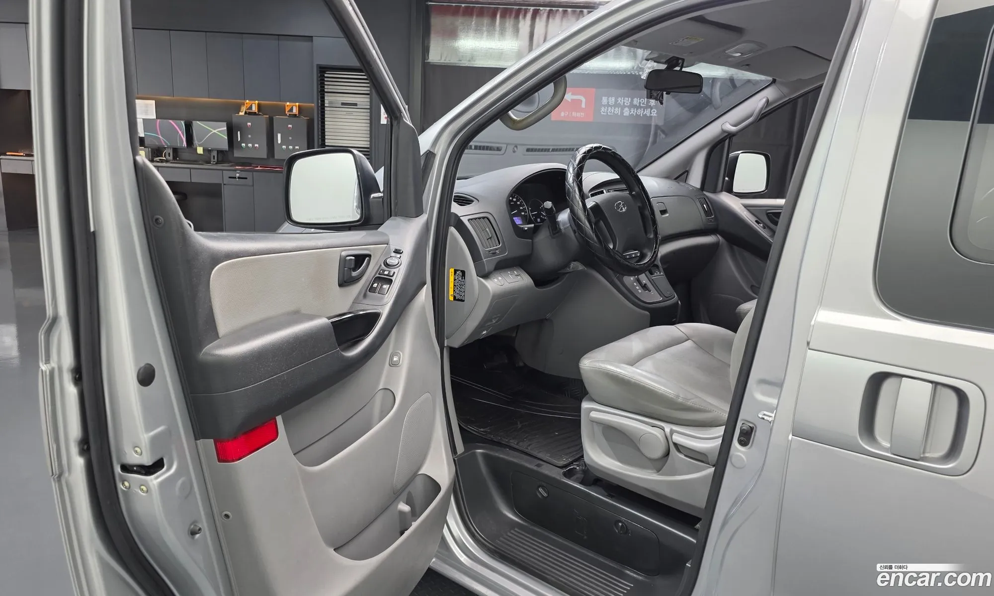 Hyundai Grand Starex 2018 — 27