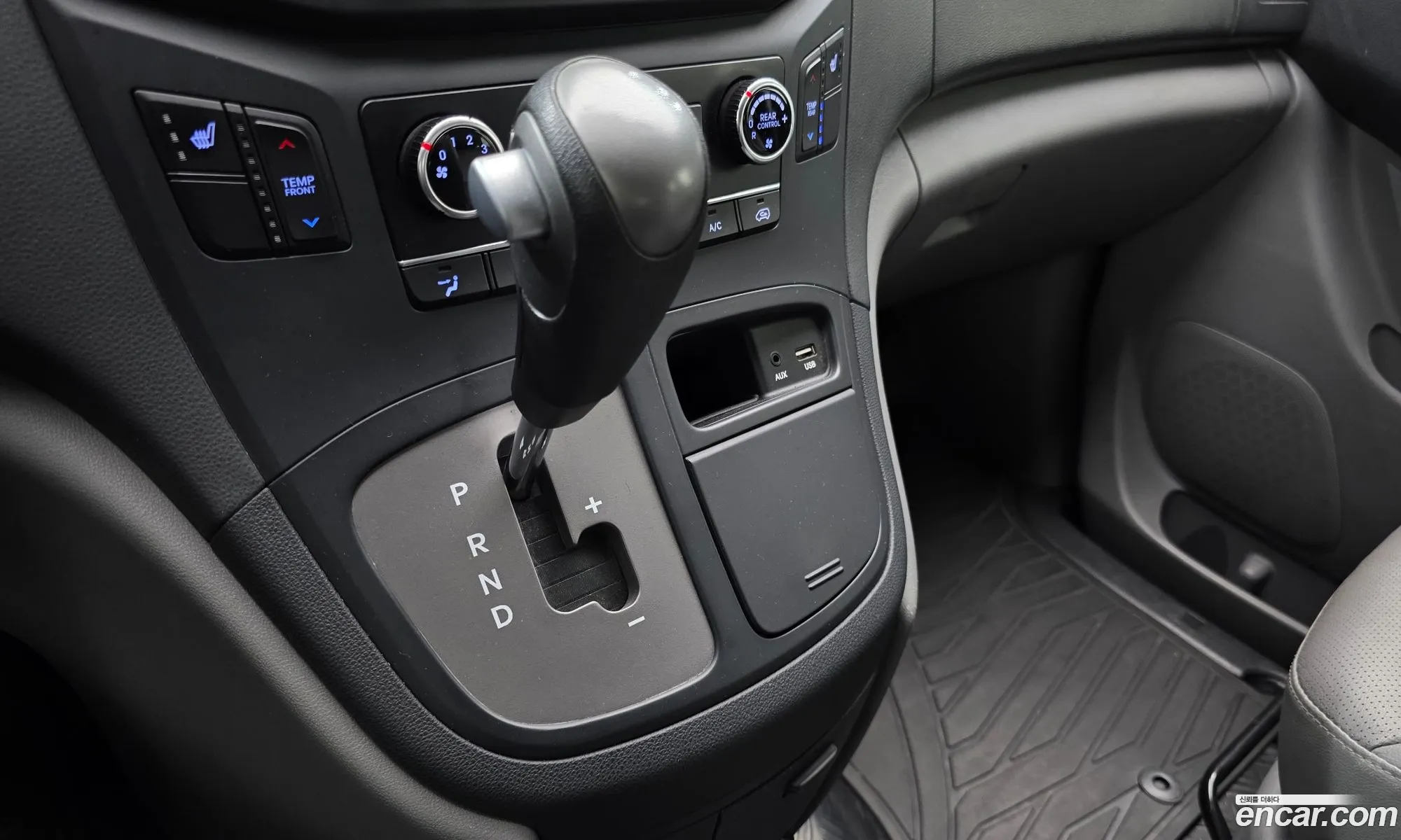 Hyundai Grand Starex 2018 — 24