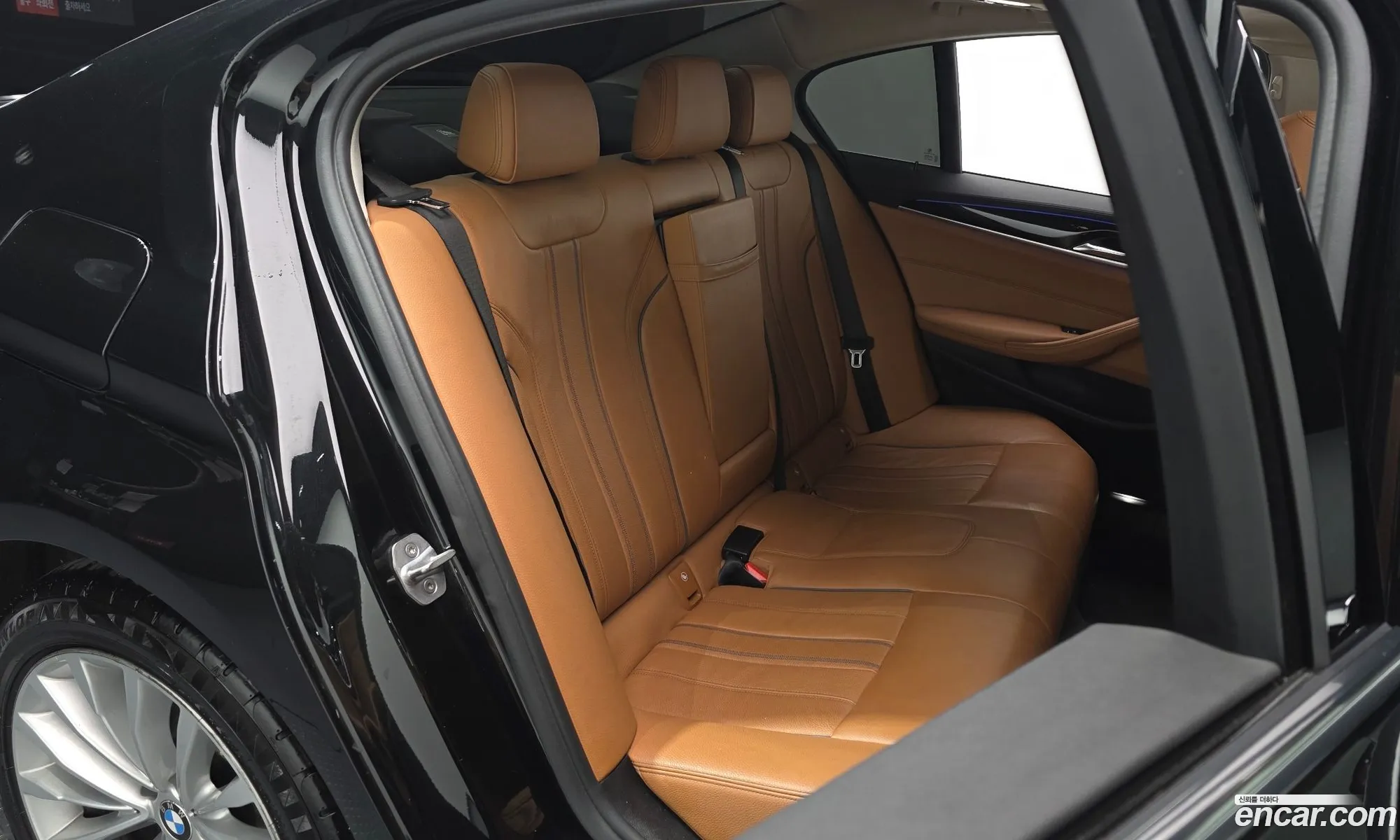 BMW 5 Series 2018 — 32