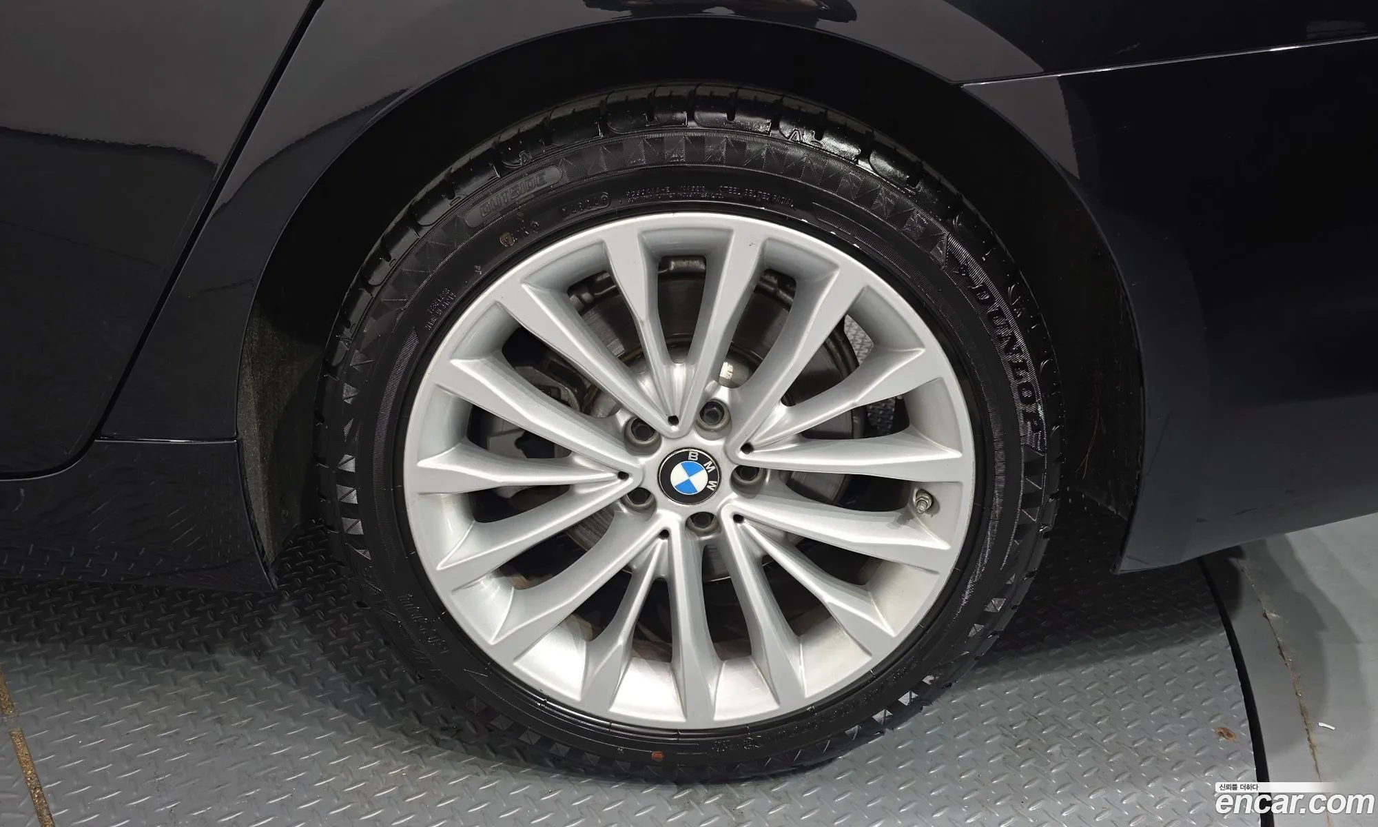 BMW 5 Series 2018 — 34