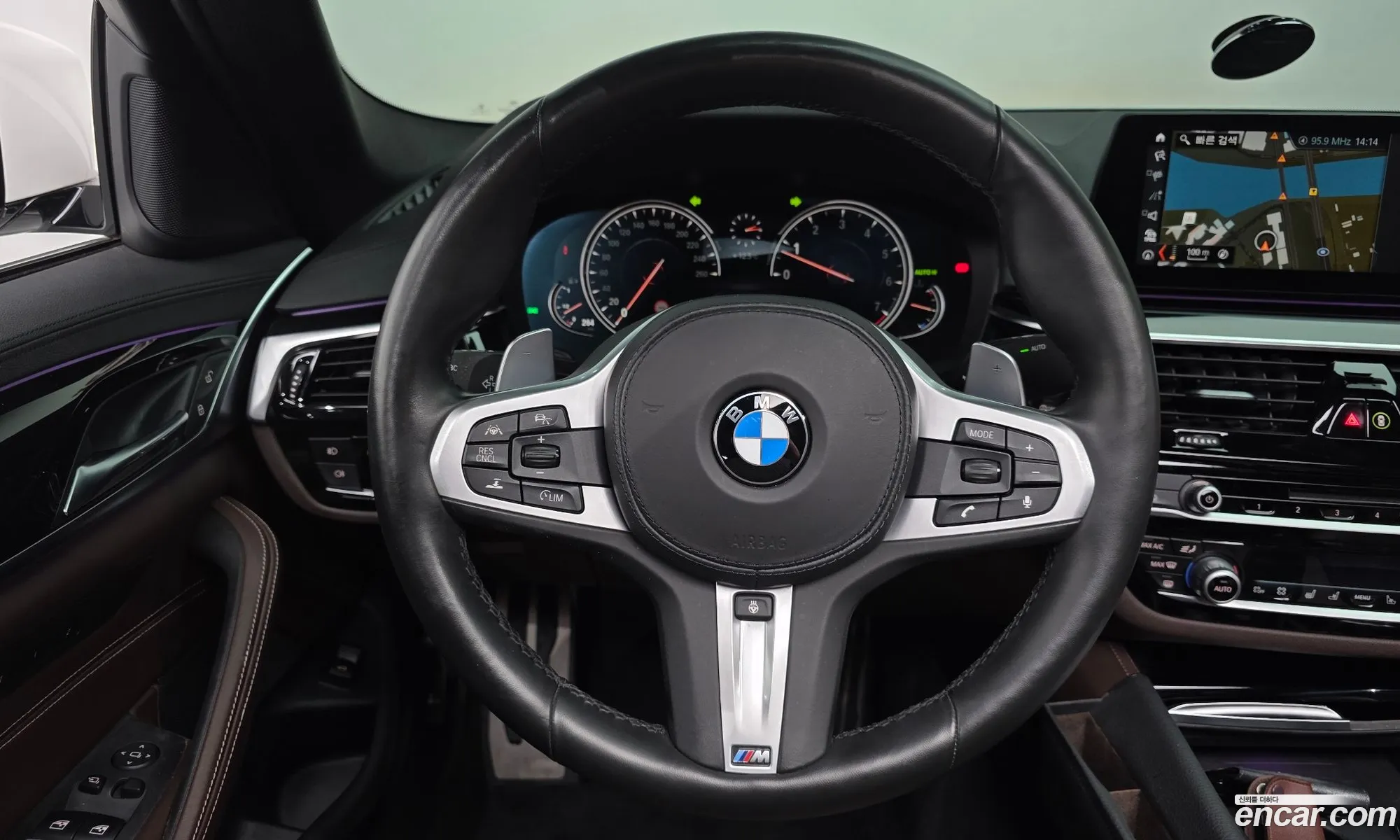 BMW 5 Series 2018 WBAJD9102JWC82863 — 17