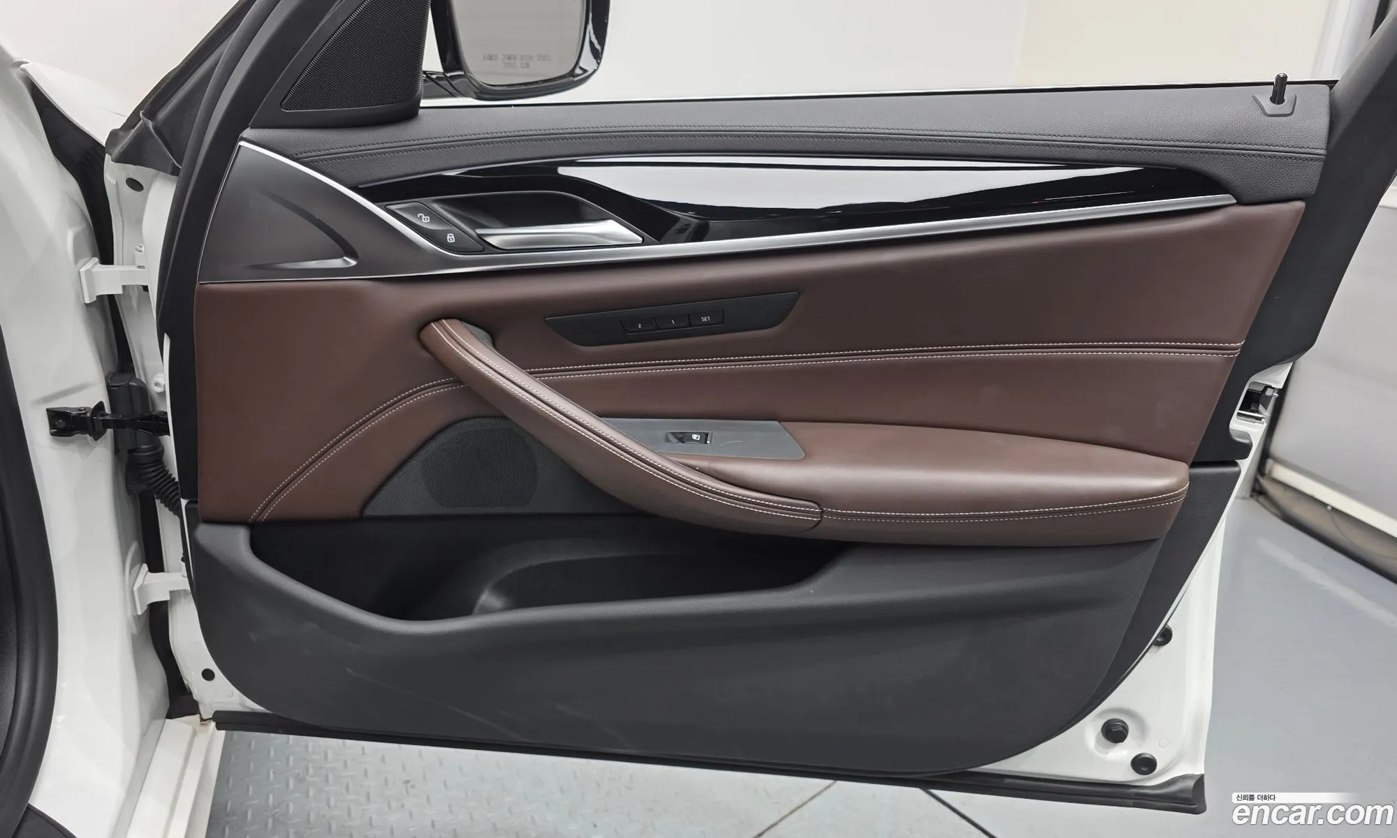 BMW 5 Series 2018 WBAJD9102JWC82863 — 24