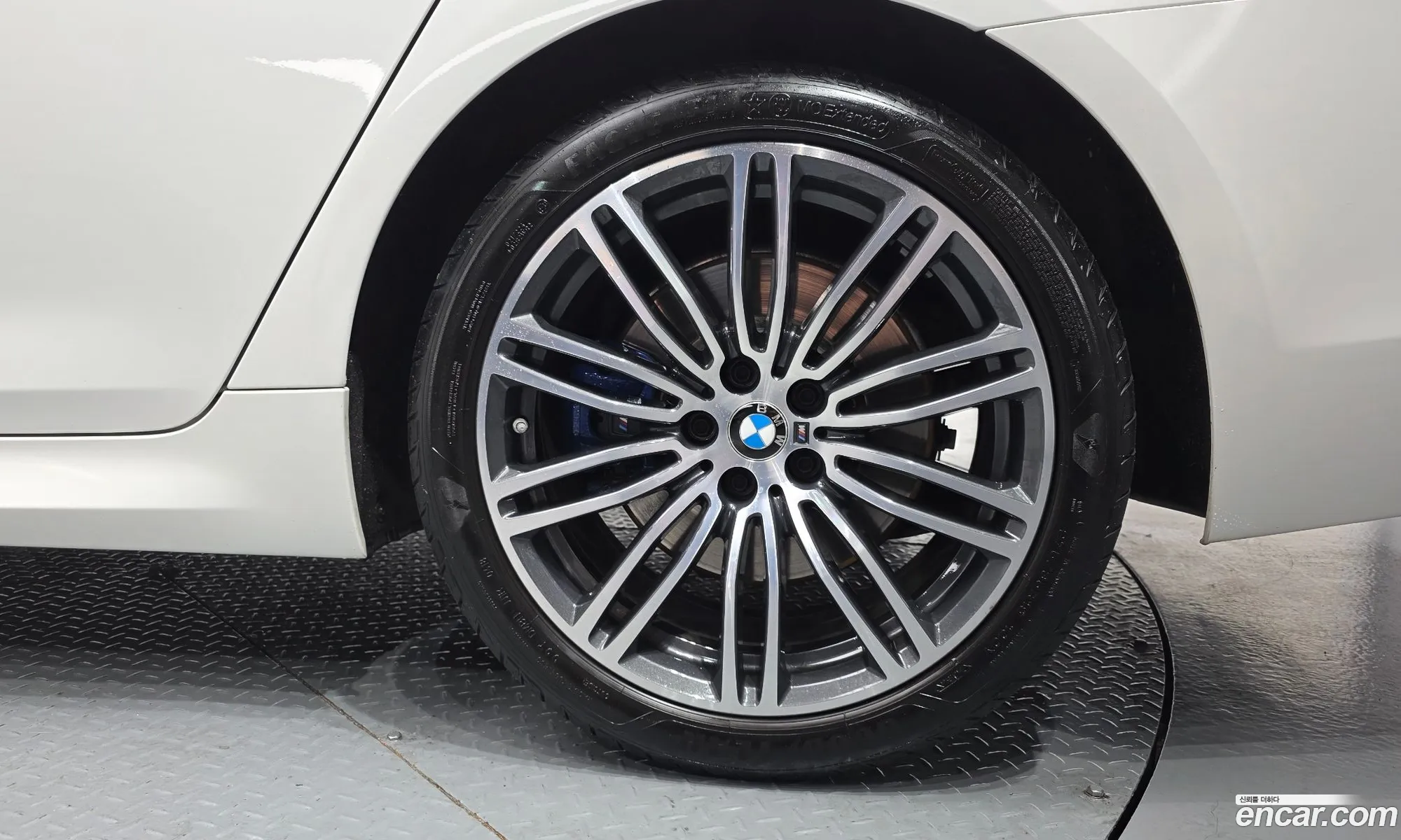BMW 5 Series 2018 WBAJD9102JWC82863 — 22