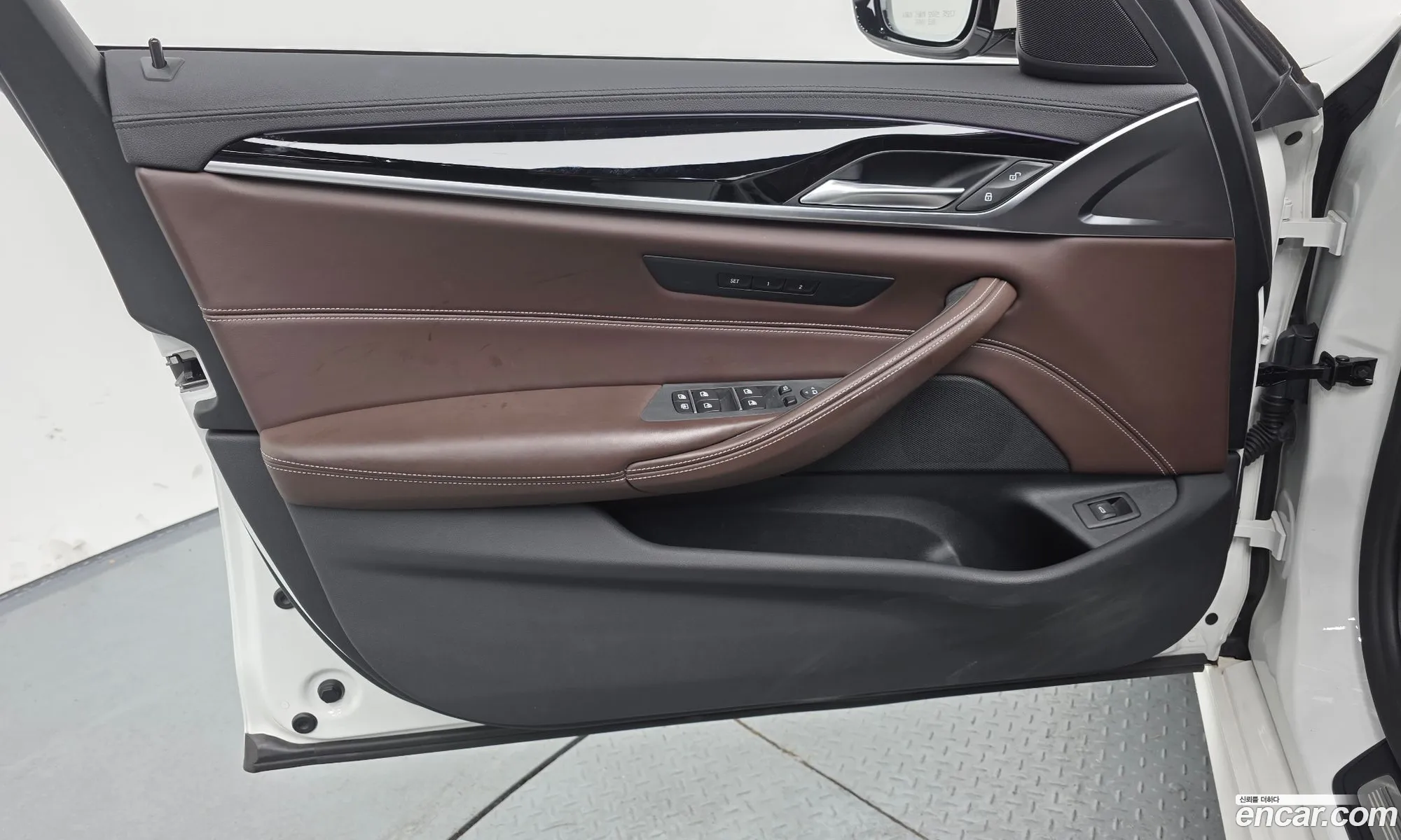 BMW 5 Series 2018 WBAJD9102JWC82863 — 8