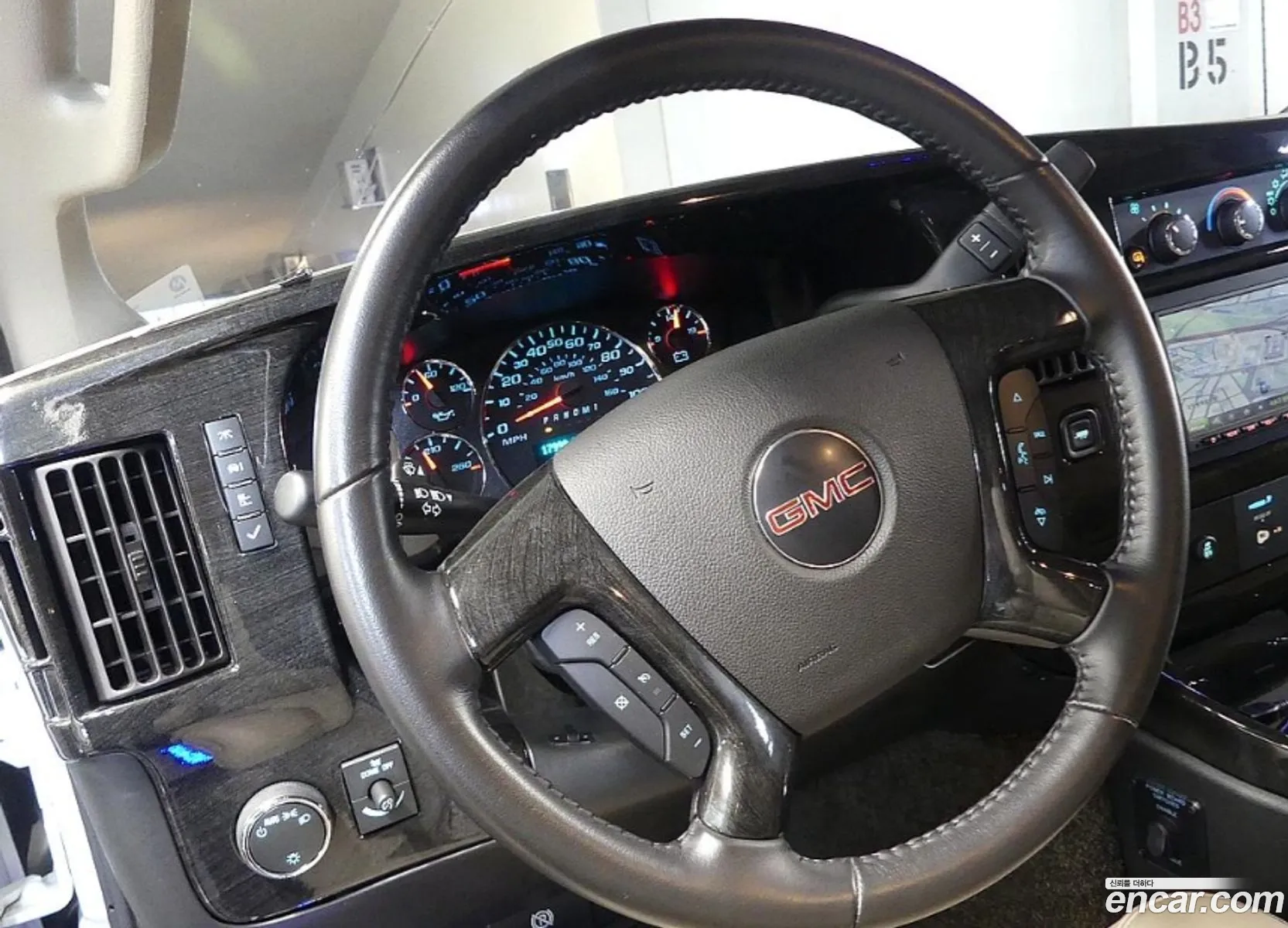 GMC Savana 2022 — 16