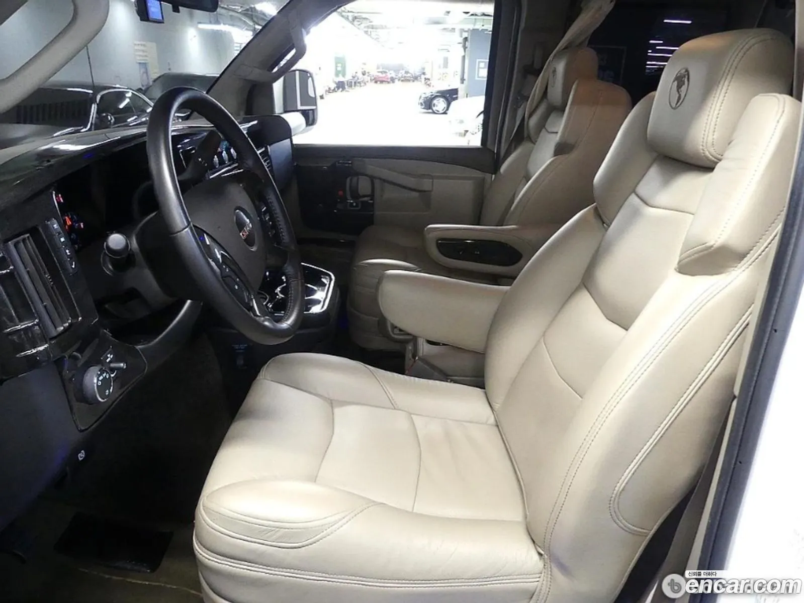 GMC Savana 2022 — 9