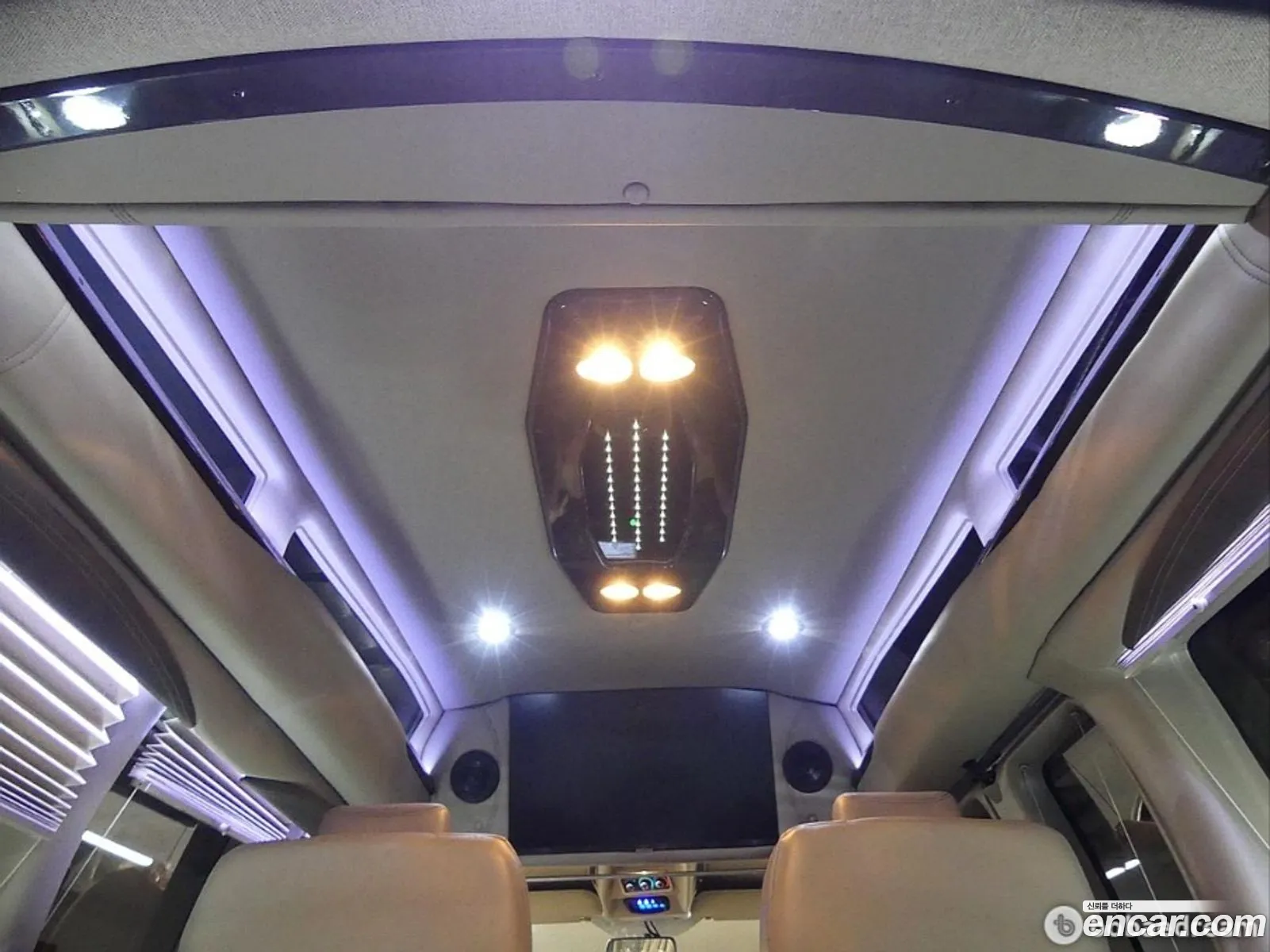 GMC Savana 2022 — 17