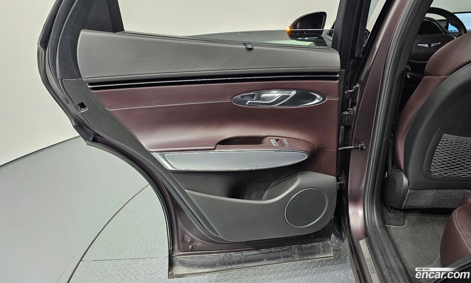 Genesis GV70 2021 — 32