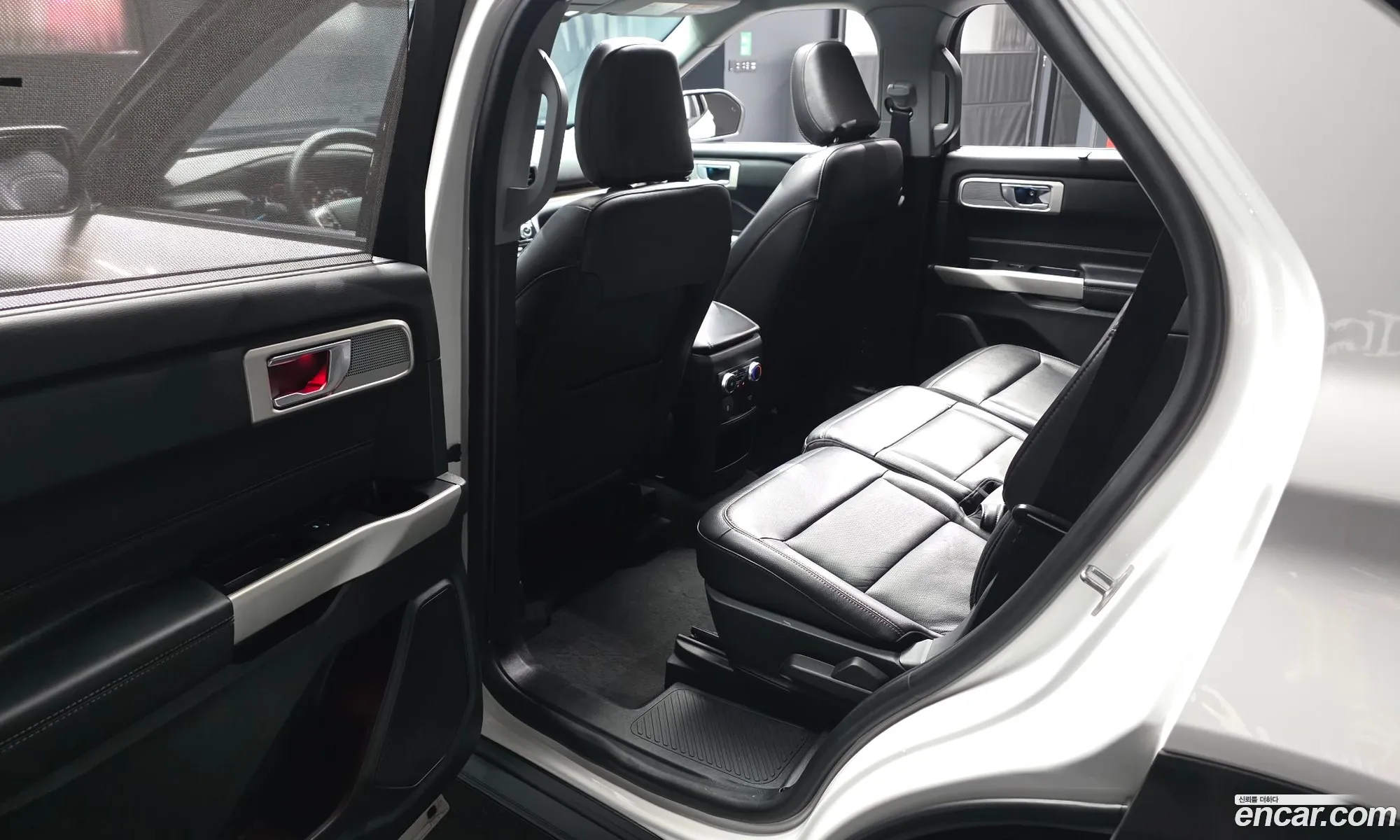 Ford Explorer 6th Gen 2021 — 32