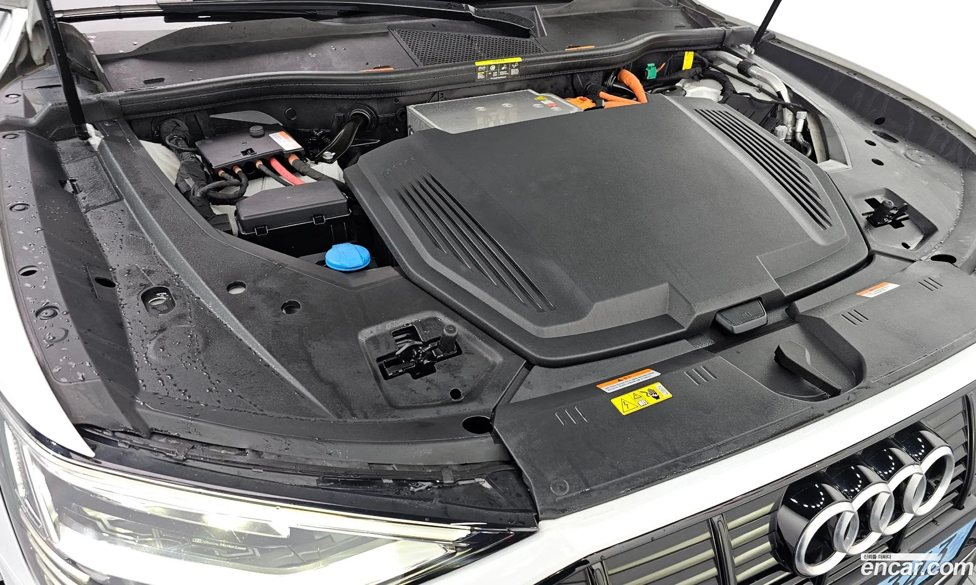 Audi e-tron 2022 WAUZZZGE0NB047685 — 11