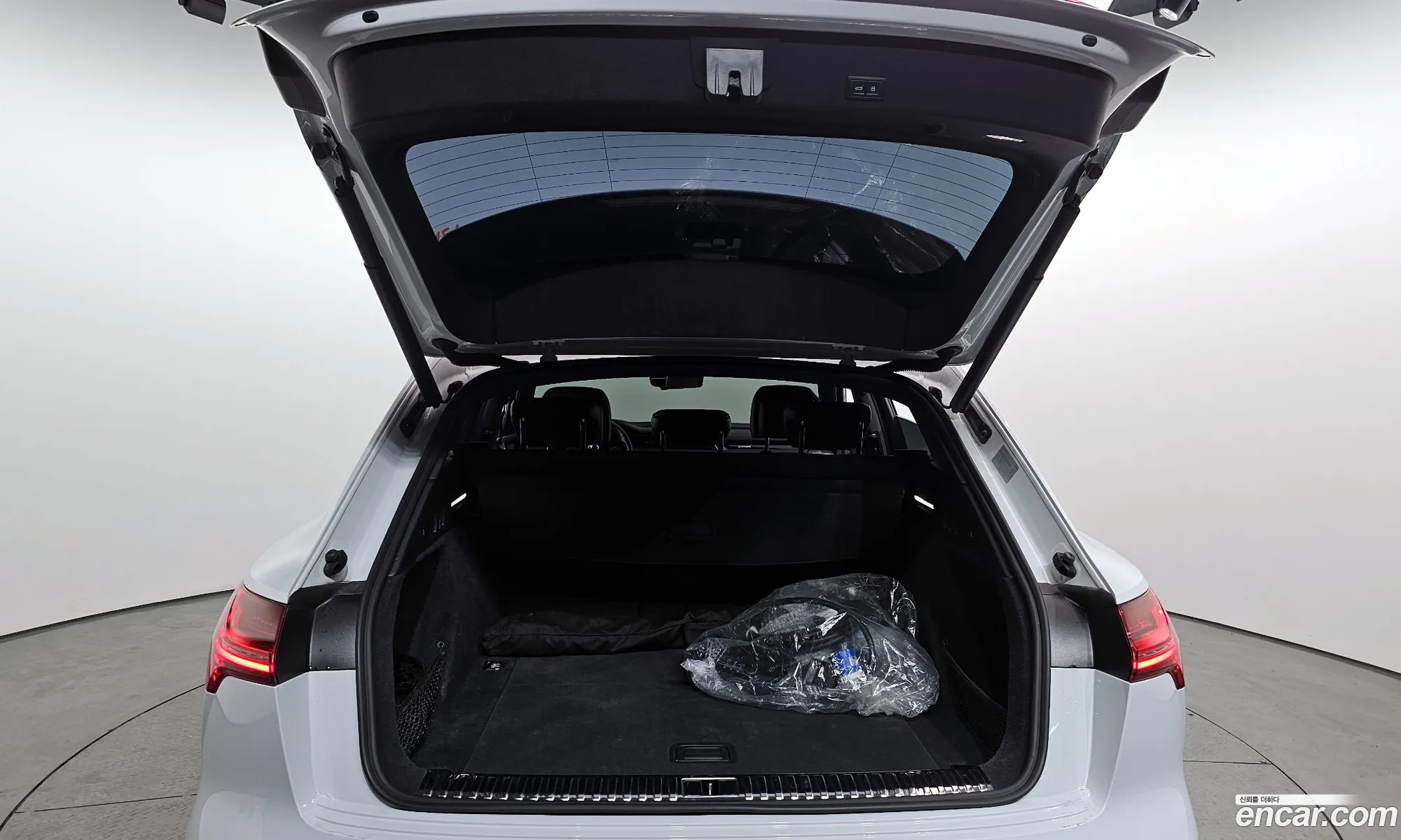 Audi e-tron 2022 WAUZZZGE0NB047685 — 7