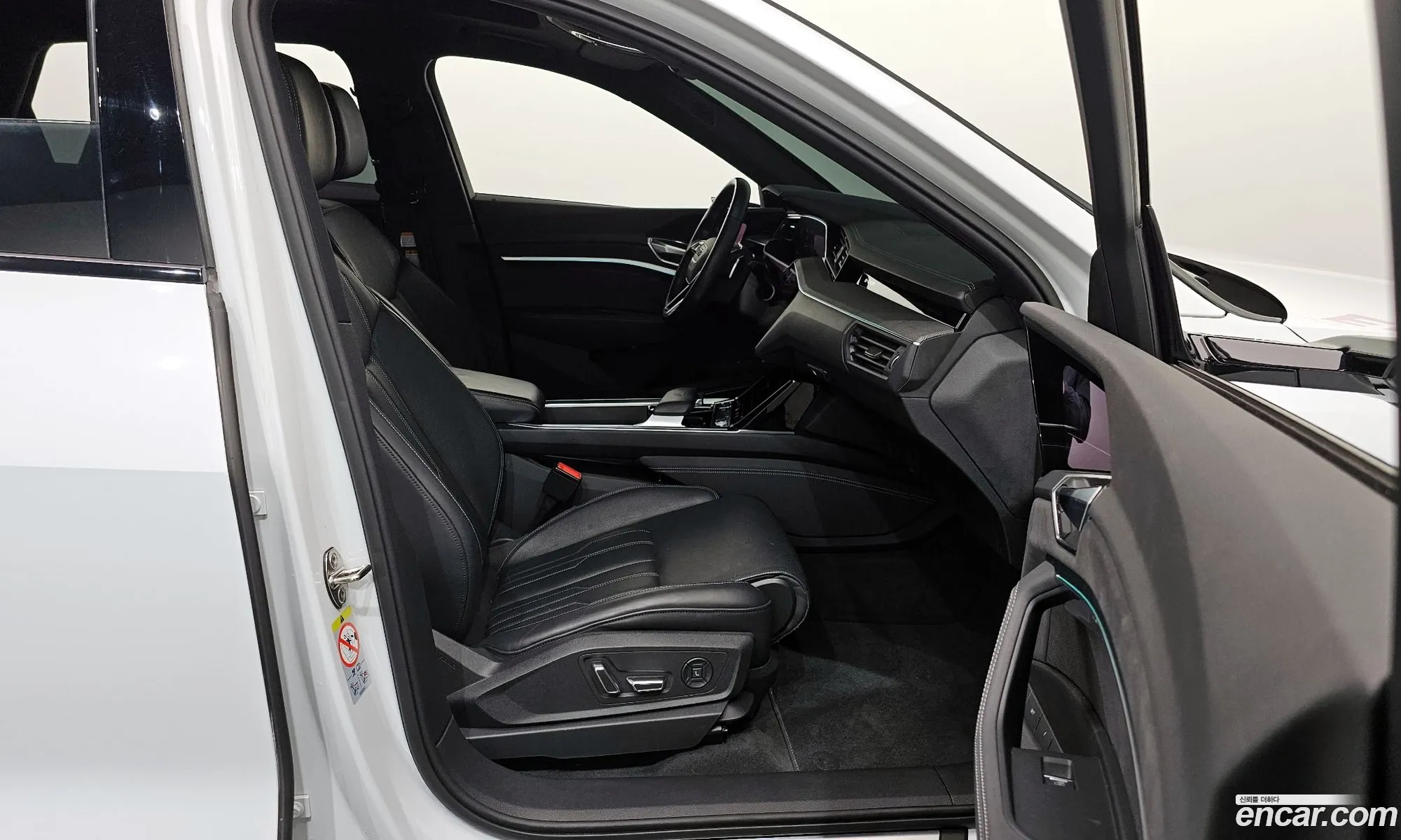 Audi e-tron 2022 WAUZZZGE0NB047685 — 18