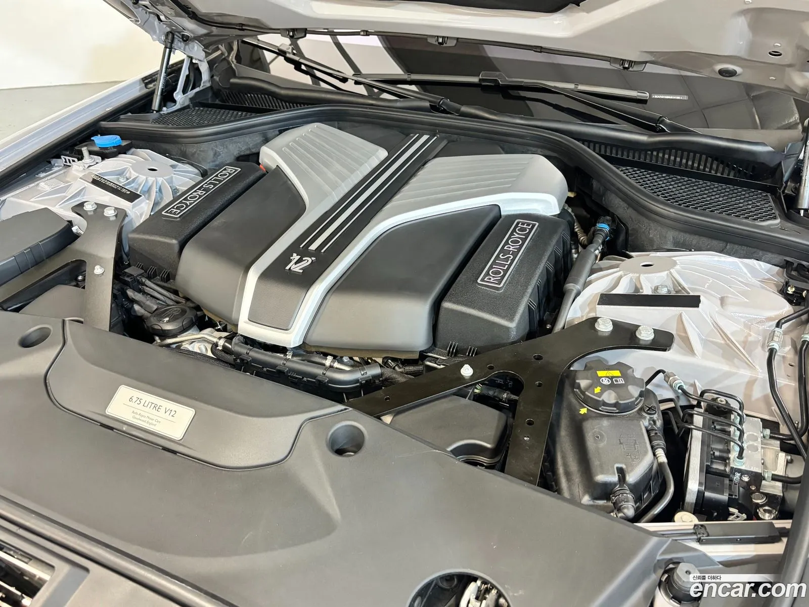 Rolls-Royce Ghost 2022 — 13