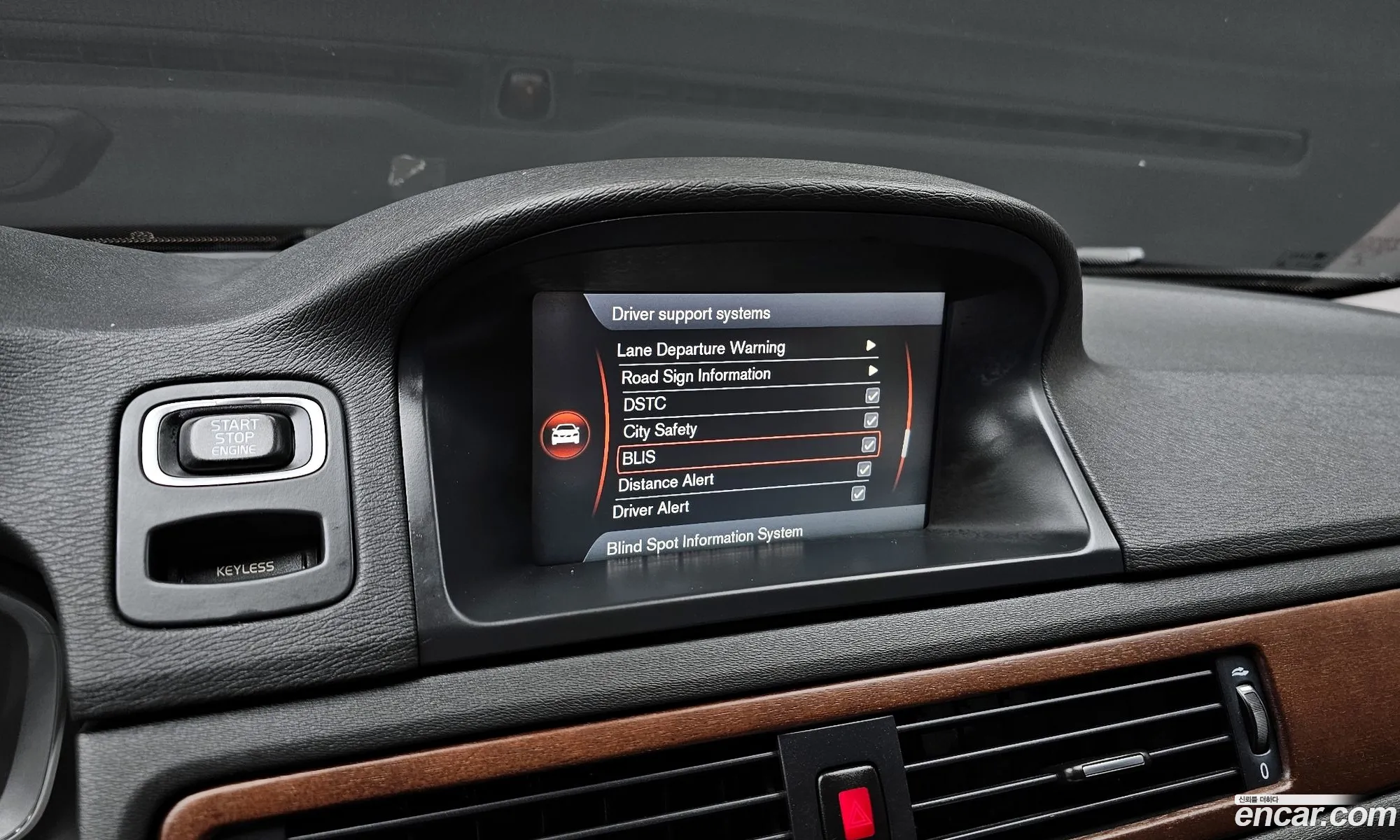 Volvo XC70 2013 YV1BZ82K6E1178140 — 8