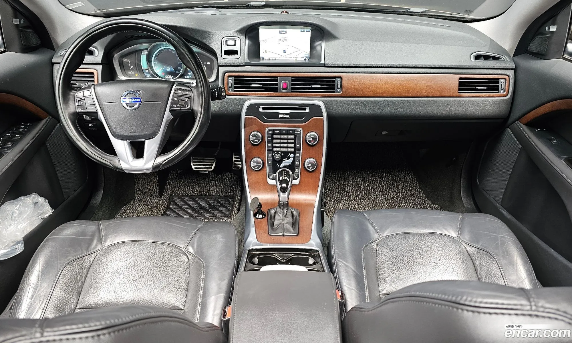 Volvo XC70 2013 YV1BZ82K6E1178140 — 12