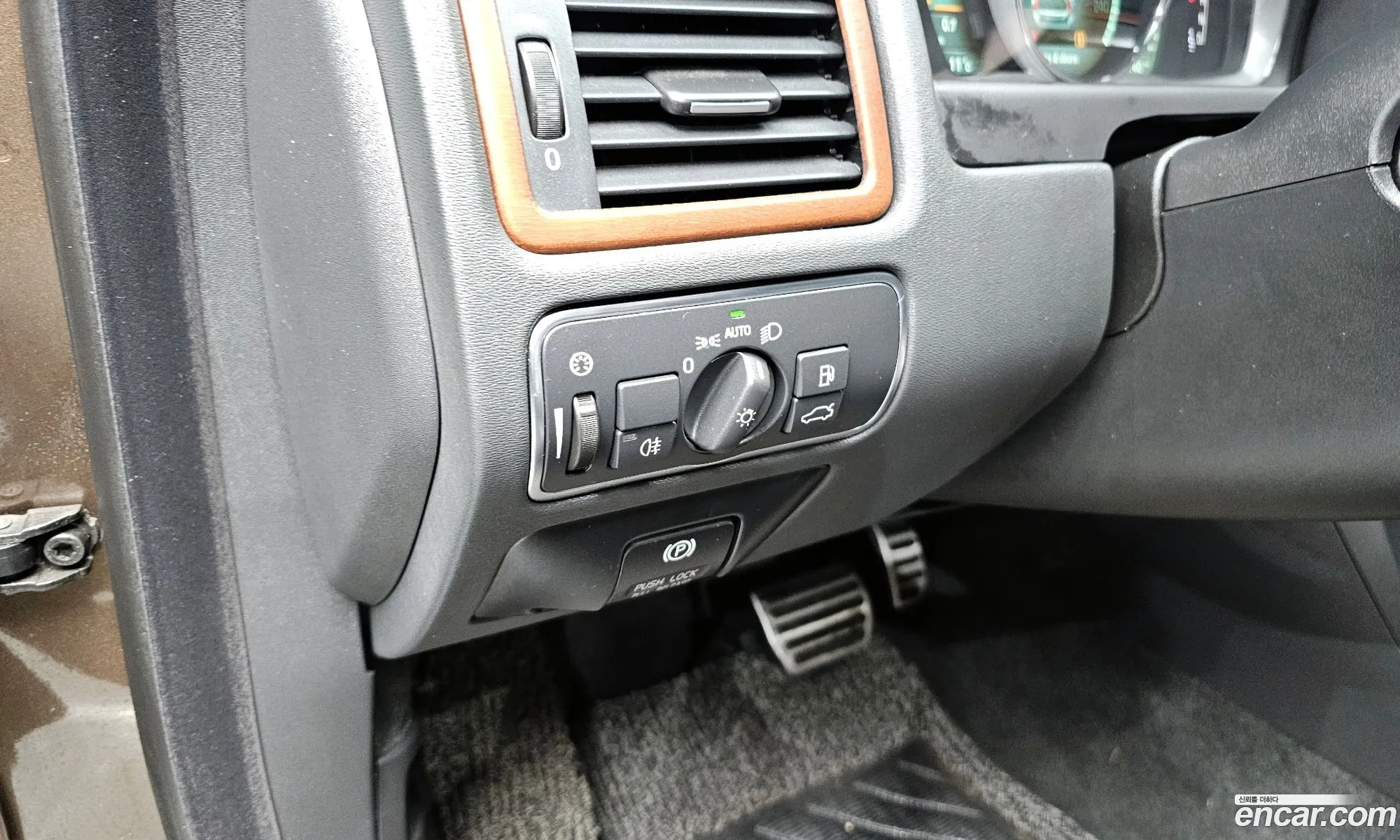 Volvo XC70 2013 YV1BZ82K6E1178140 — 19