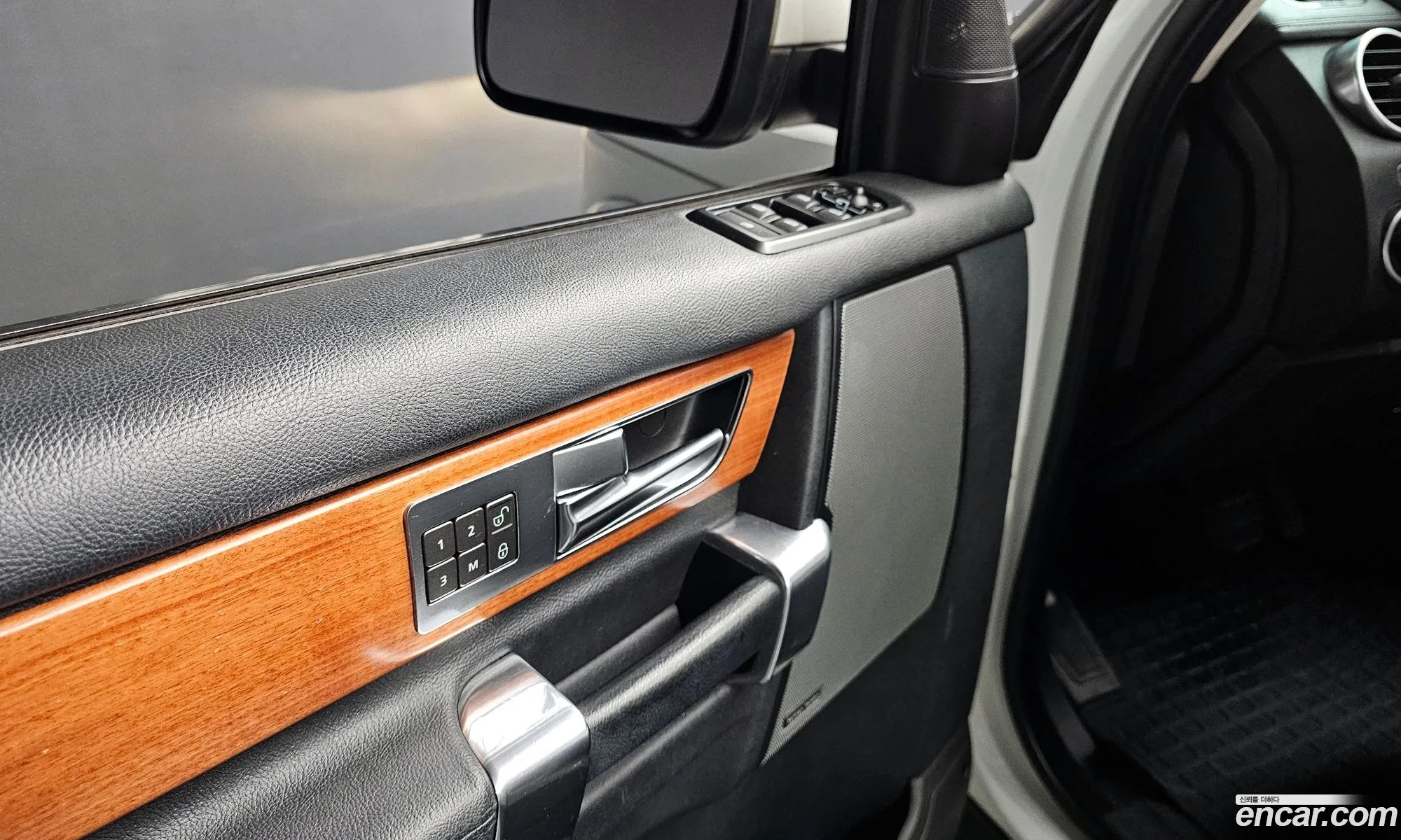 Land Rover Discovery 4 2013 SALLAAAG6DA690111 — 12