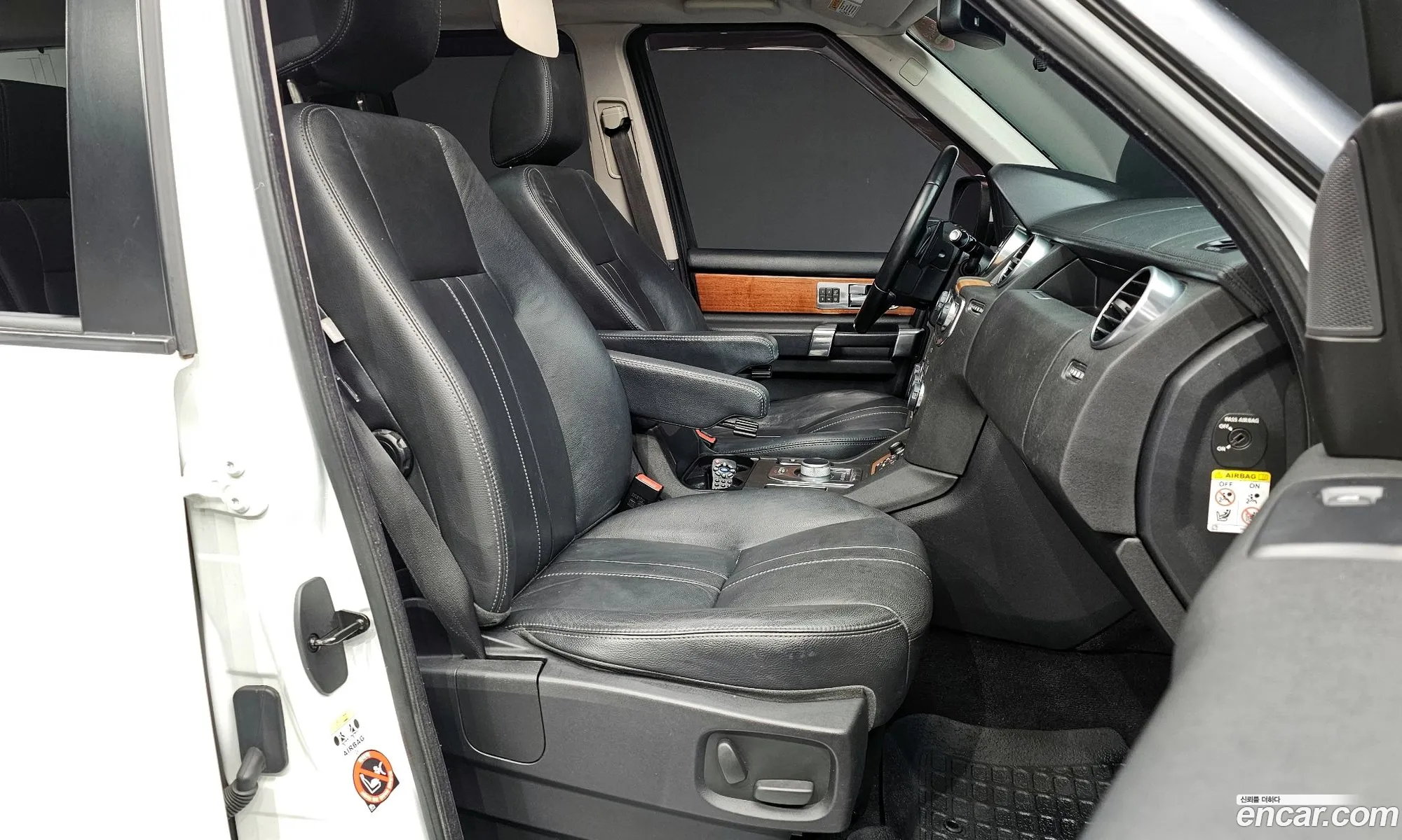 Land Rover Discovery 4 2013 SALLAAAG6DA690111 — 2