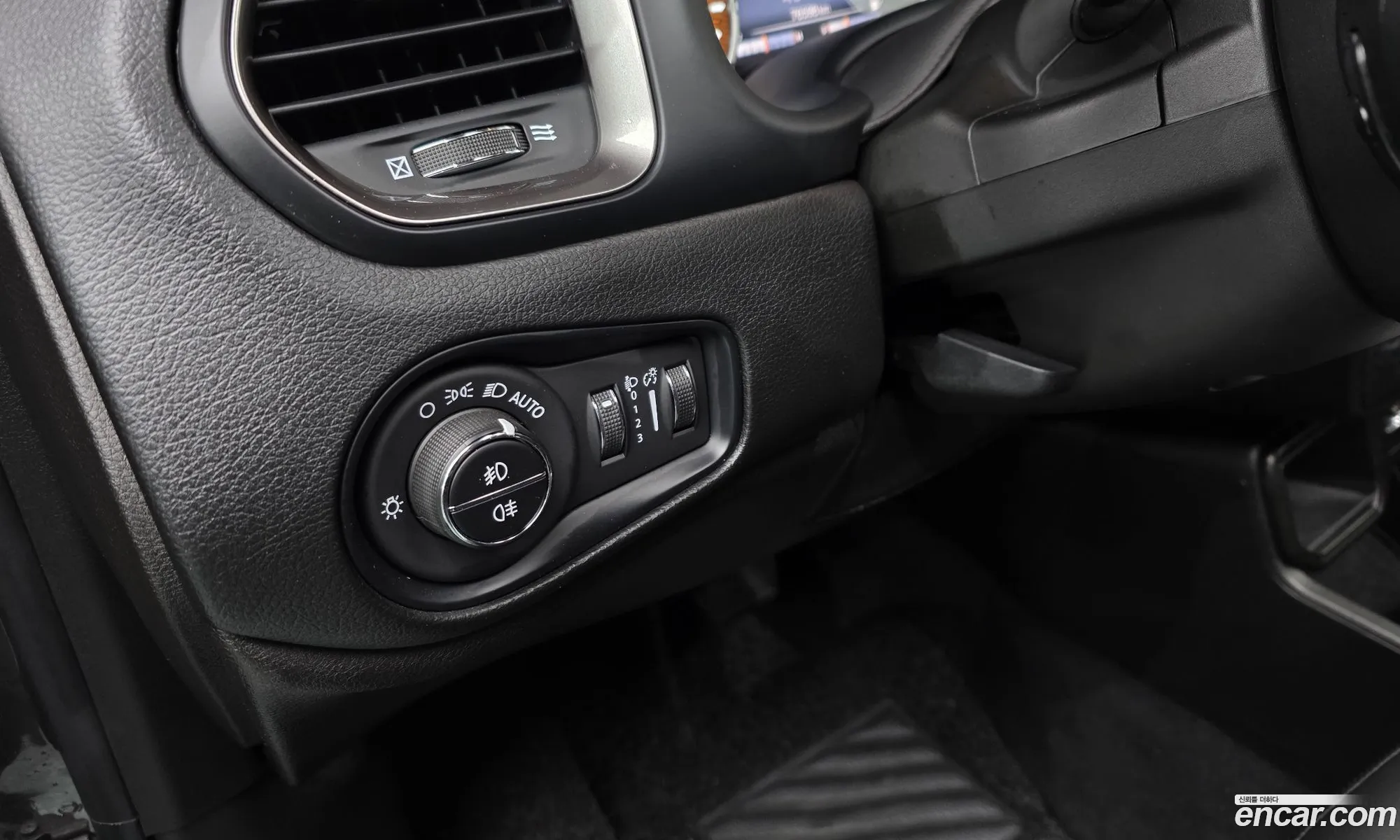 Jeep Renegade 2021 1C4NJCDB4MPM78211 — 27