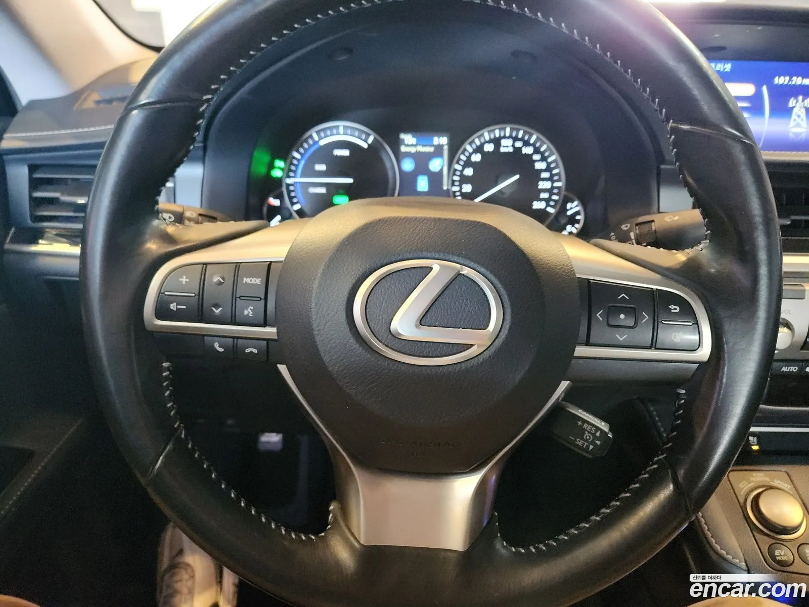 Lexus ES300h 2017 — 2