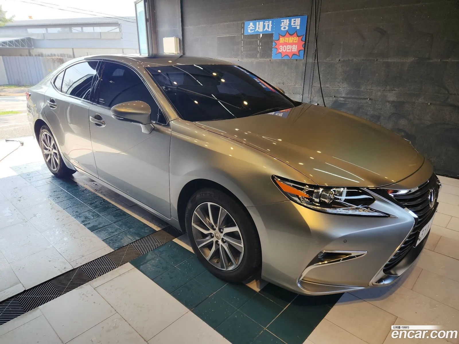 Lexus ES300h 2017 — 6