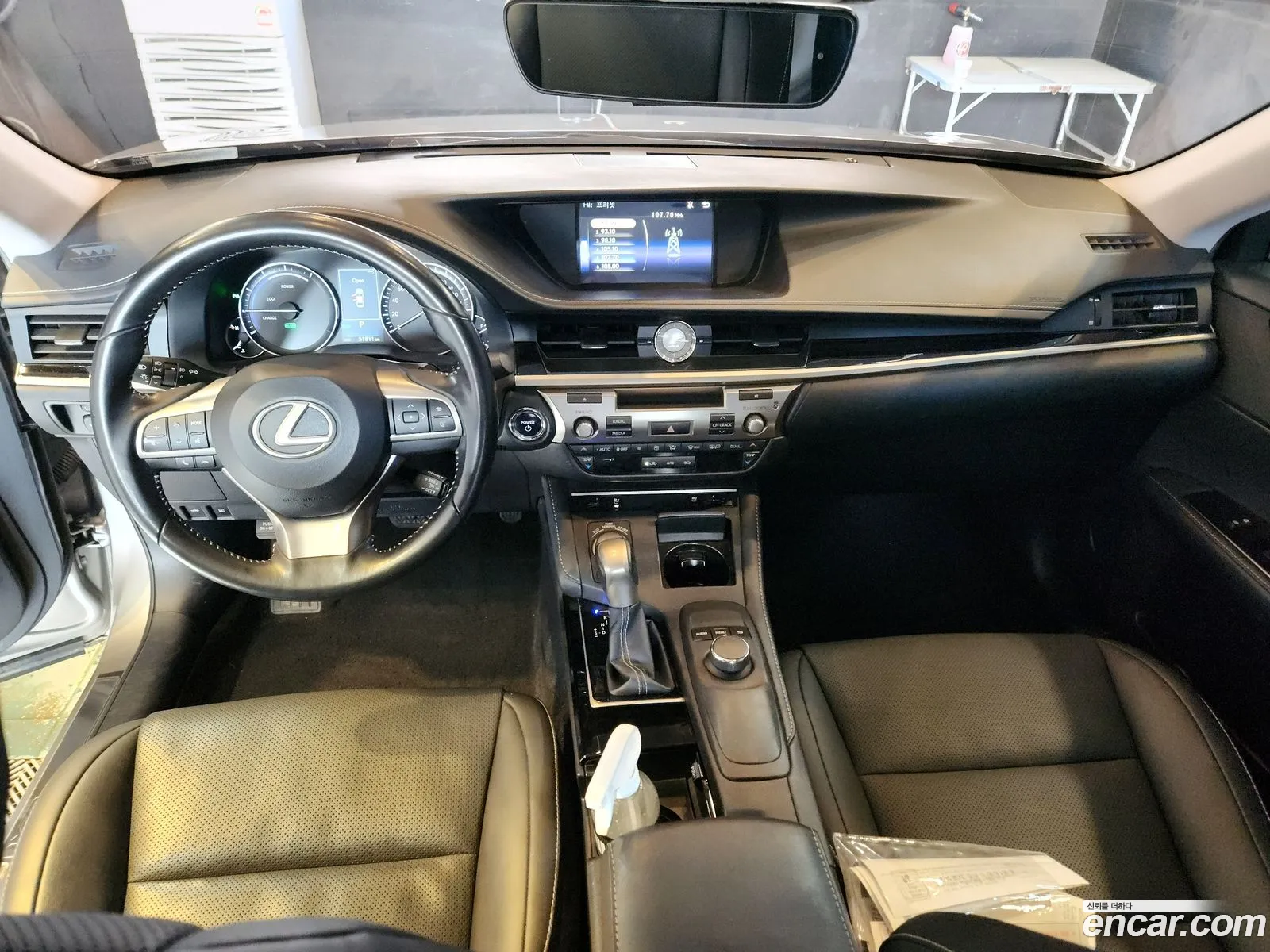 Lexus ES300h 2017 — 14